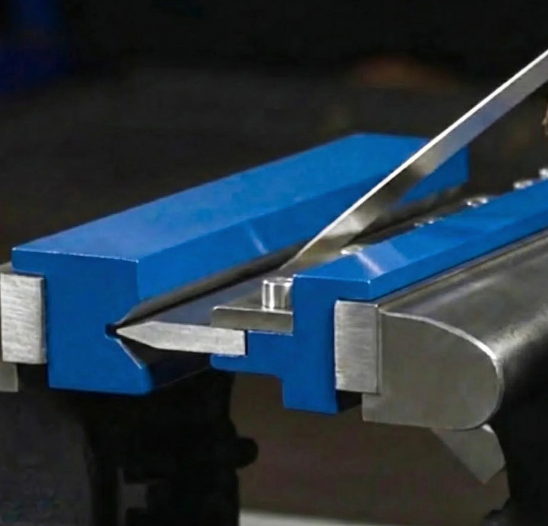 KATSU Tools 8 cali 200 mm mocowanie imadła metalowe mocowanie do giętarki hamulca - zginanie maksymalna pojemność 14 Ga/2 mm stal miękka i aluminium 1/8" (3 mm) aluminium, model 165161