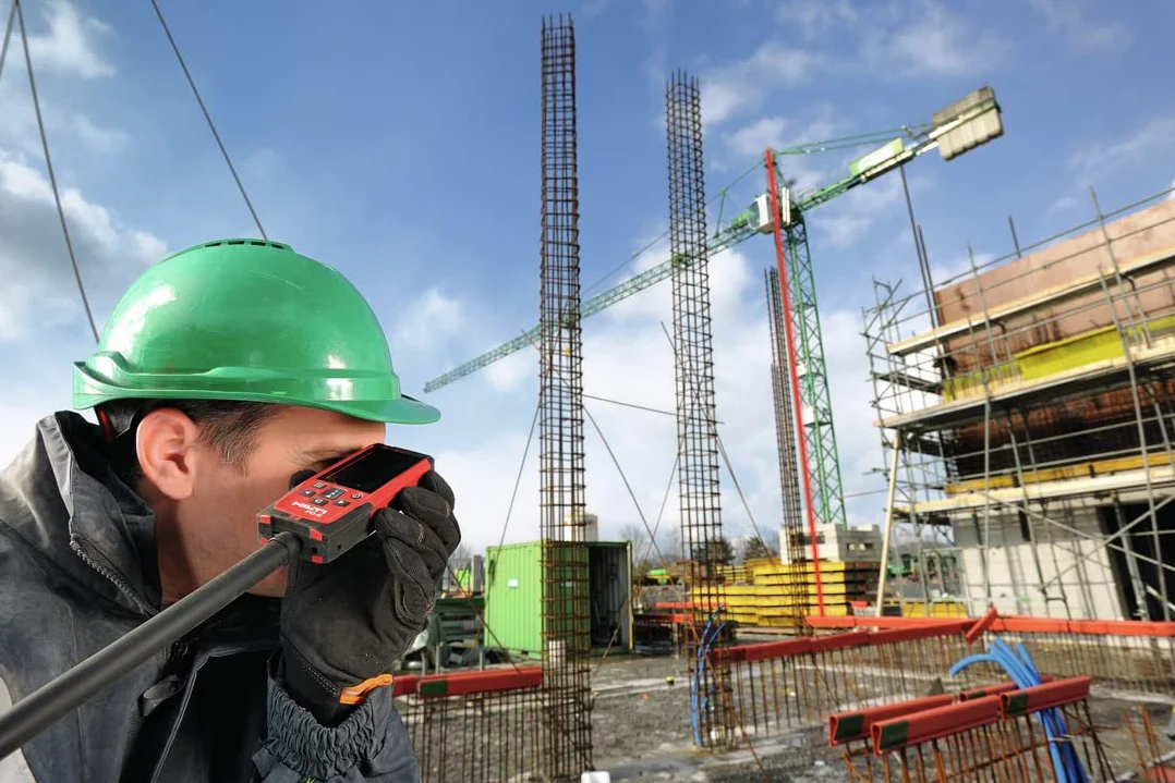 Hilti 2062050 PD-E Miernik lasera odległości (do 200 m, ze zintegrowanym wizją, dla unikalnego i ciągłego pomiaru z cyfrowym poziomem pęcherzyka i ekranu zewnętrznego, pomiary pamięci 30.