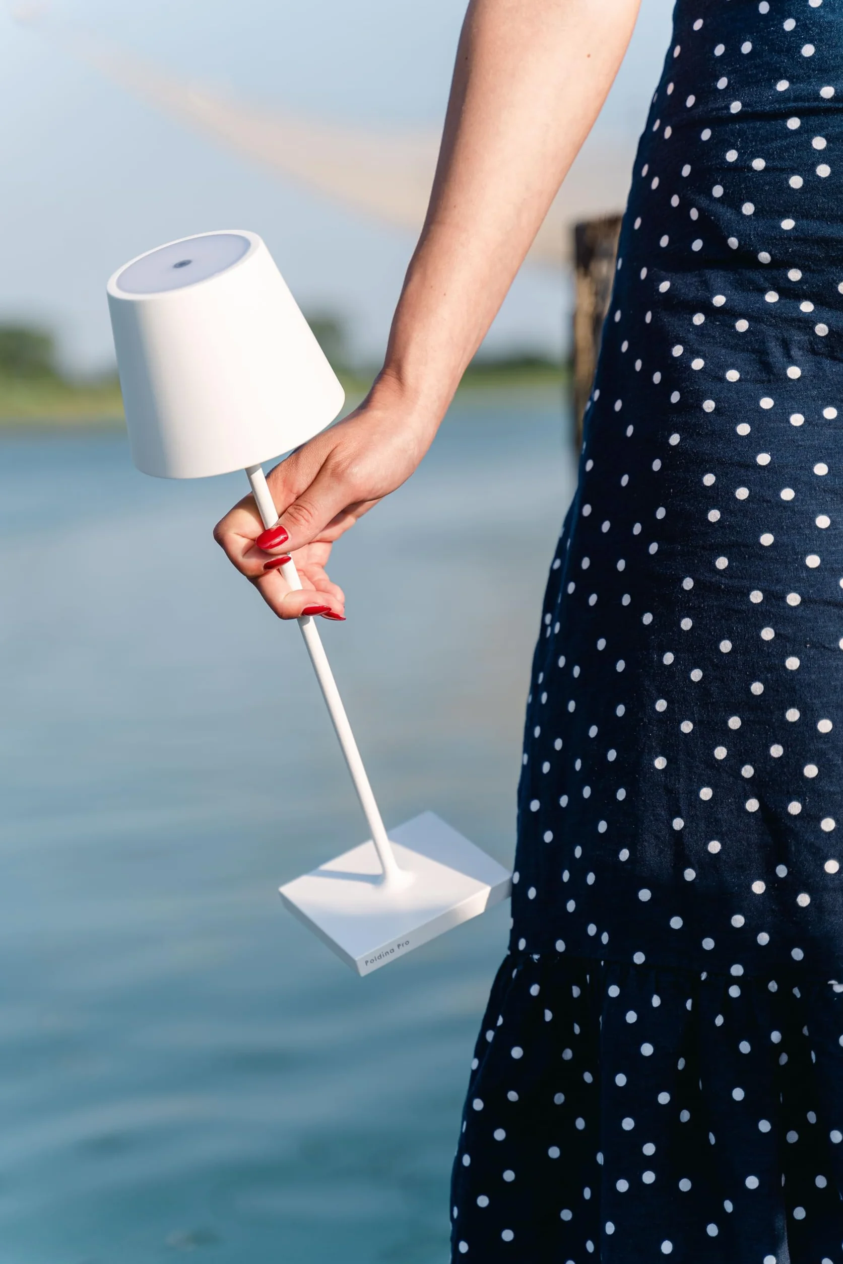 Zafferano, Lampa Poldina Pro, Bezprzewodowa Zasilana Akumulatorowo Lampa Stołowa ze Sterowaniem Dotykowym, Również do Użytku Zewnętrznego, Ściemniacz, 2200-3000 K, Wysokość 38 cm, Kolor Biały