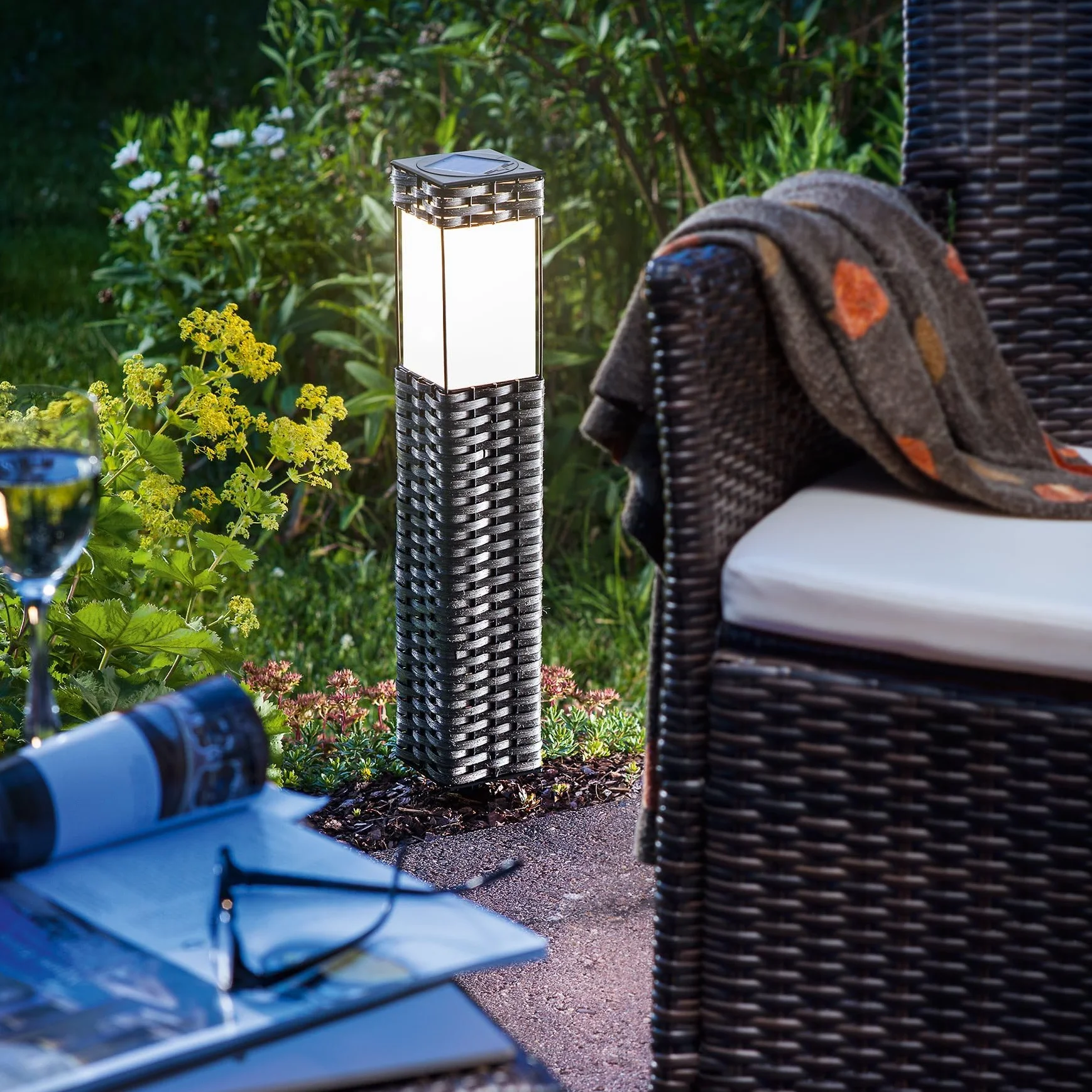 Esotec solarna lampa stojąca rattanowa LED ogrodowa ścieżki