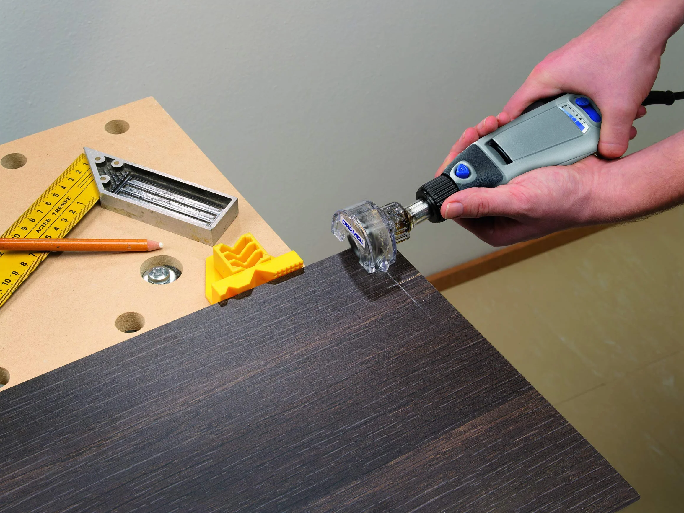 Dremel 670 Minipilarka - piła tarczowa o głębokości cięcia 6,4 mm do obrotowego narzędzia wielofunkcyjnego