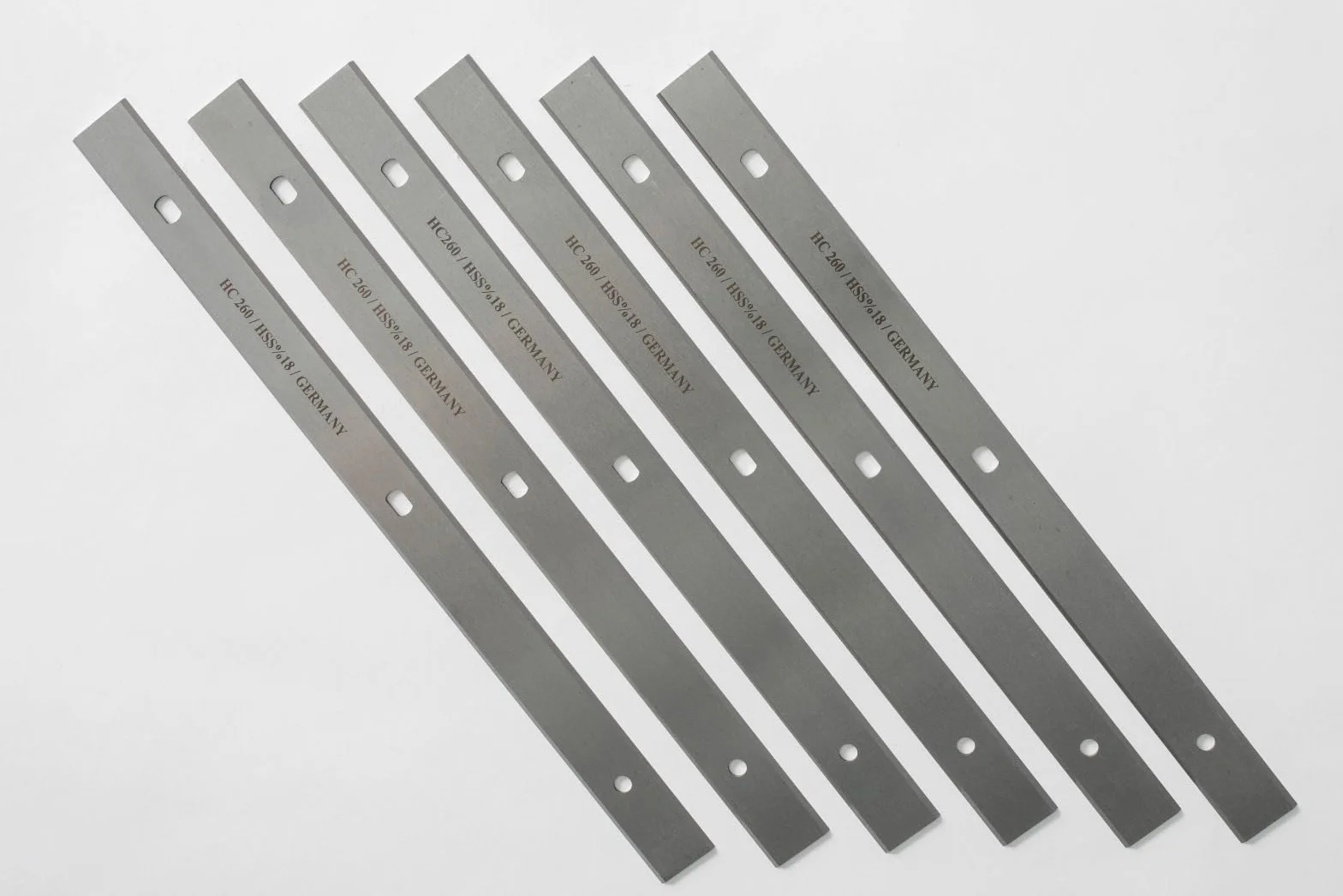 12 noży systemowych do strugania od 115 mm – do 635 mm (320 × 18,6 x 1 mm – 3 otwory 105 mm odstęp między otworami)