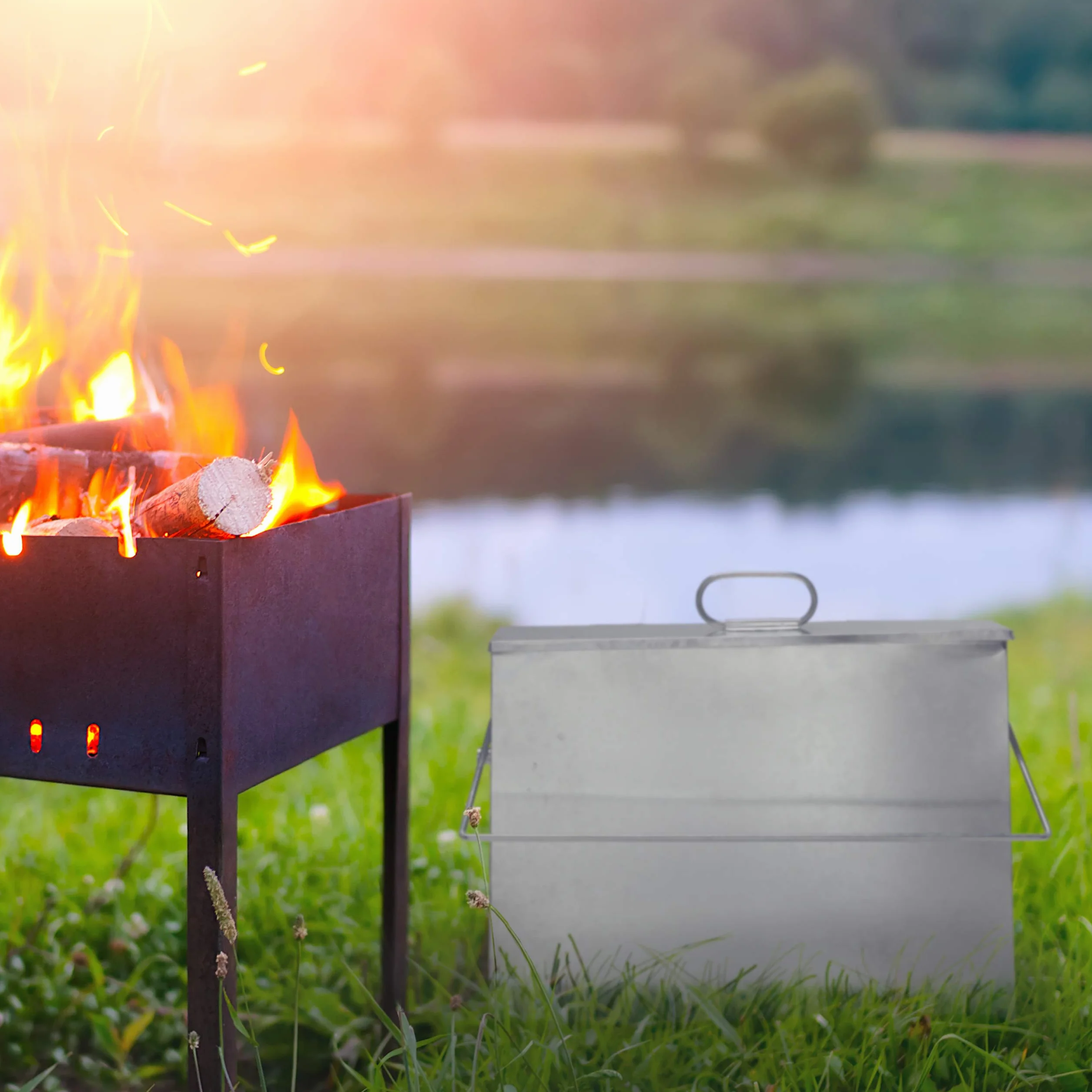 Relaxdays Pojemnik na popiół 15 l stal ocynkowana z pokrywką kwadratowy