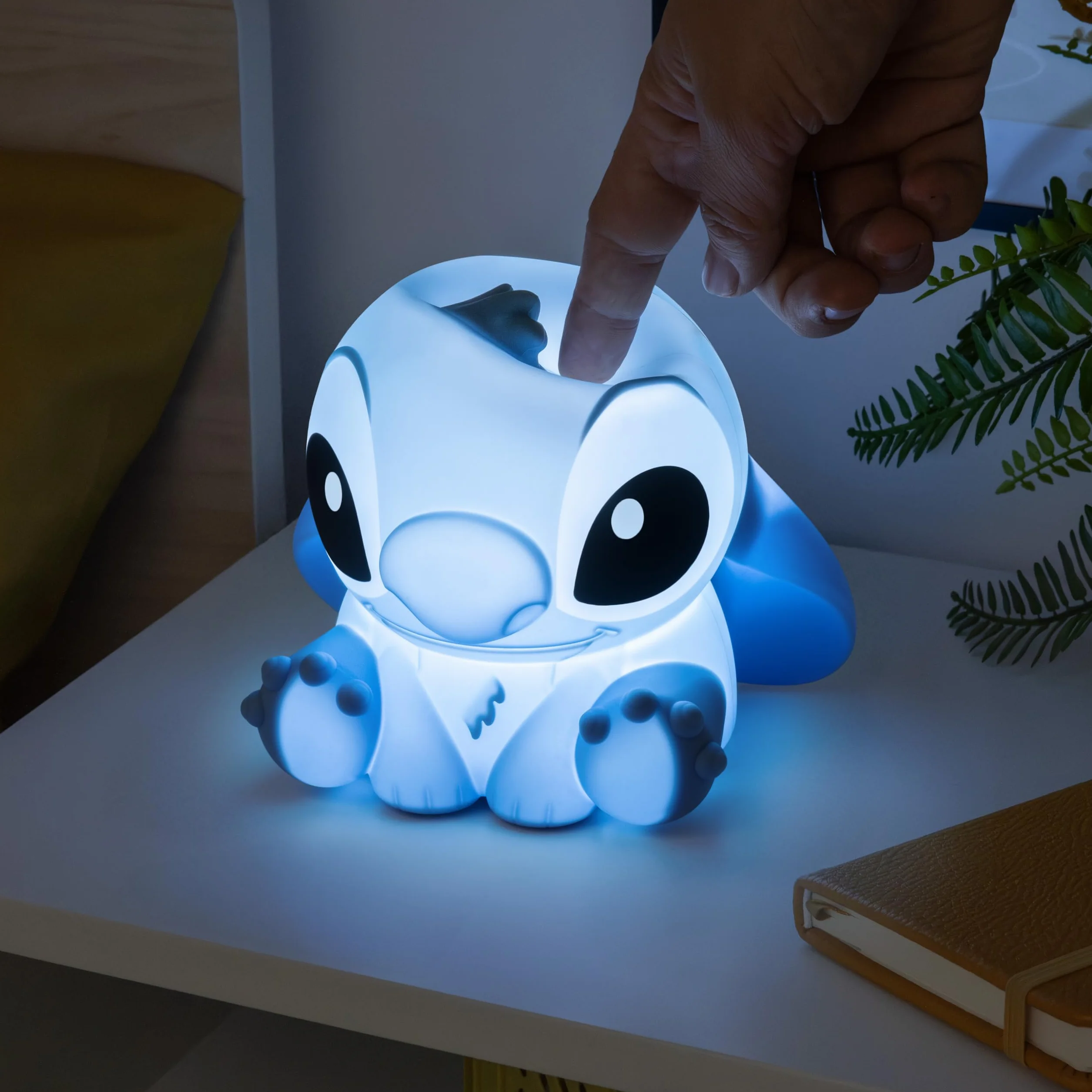 Stitch Squishy lampa – oficjalna licencja Disneya wolnostojąca lampa biurkowa, dekoracja pokoju gier i towar dla chłopców i dziewcząt, akcesorium prezentowe do pokoju zabaw i sypialni, Paladone