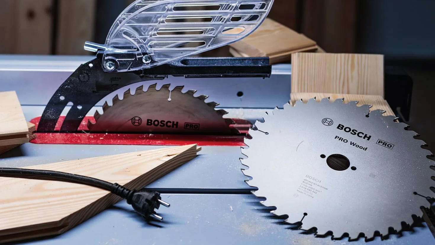 Bosch 1x Tarcza pilarska o długiej żywotności PRO Wood do przewodowych pilarek stołowych (do Miękkie drewno, Twarde drewno, Ø mm, Professional Akcesoria Stołowa piła tarczowa)