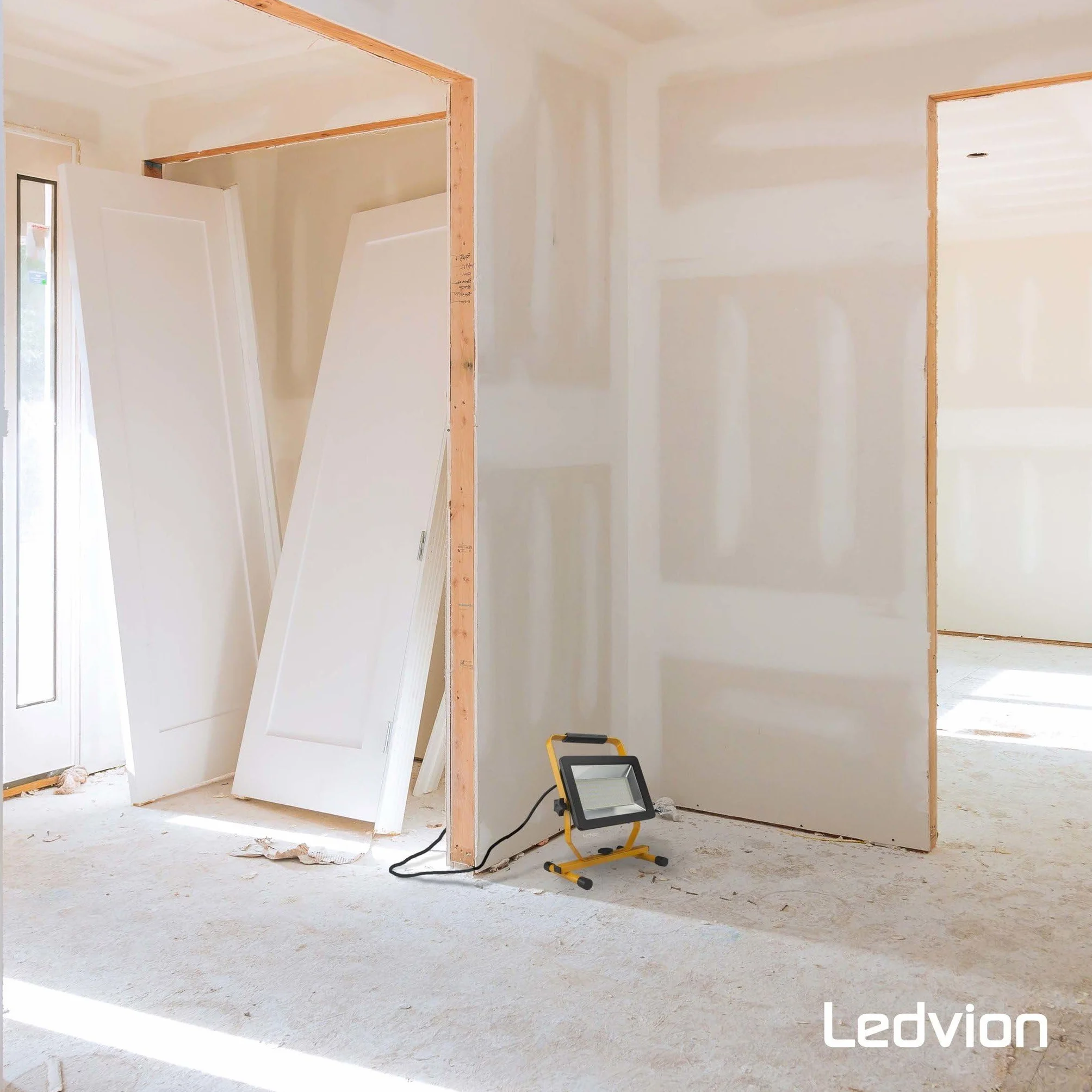 Ledvion Lampa budowlana LED, IP65, 100 W, 120 lm/W, 12000 lumenów, 6500 K, w zestawie kabel przyłączeniowy 1,5 m, lampa zewnętrzna