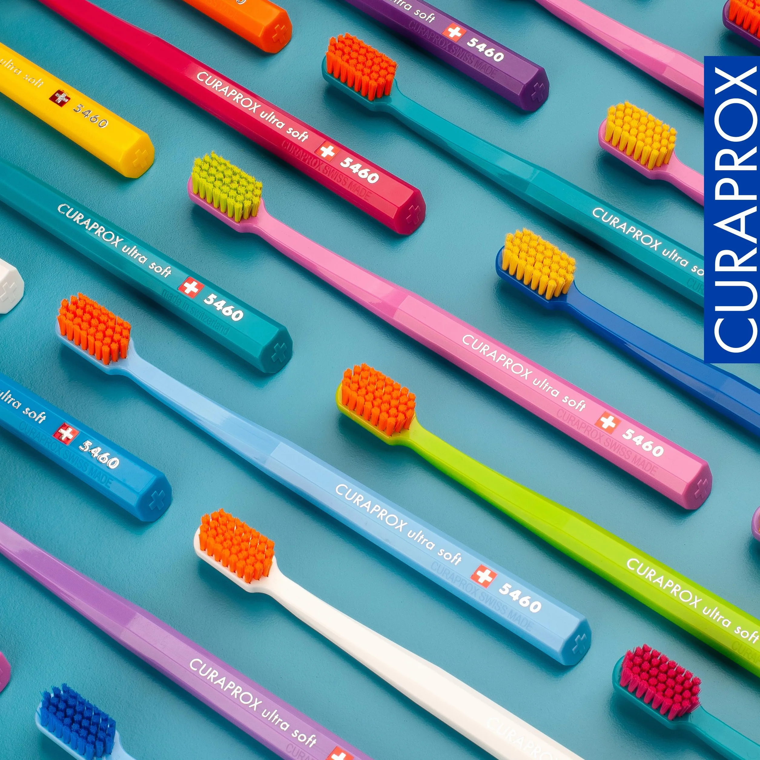Curaprox CS 5460 Ultra-miękka szczoteczka do zębów | Losowy kolor | Pielęgnacja dziąseł i zębów dla dorosłych | Ultra Miękkie włosie Curen® | pojedyncze opakowanie | Wyprodukowano w Szwajcarii