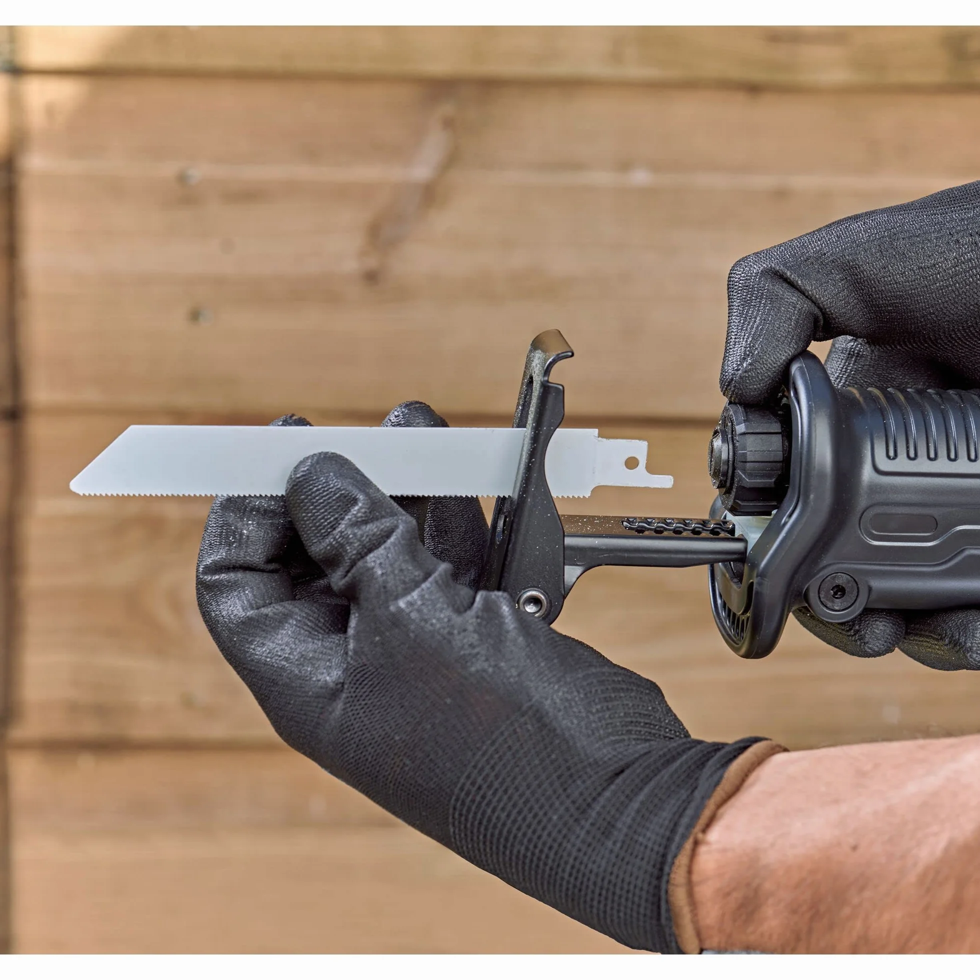 BLACK & DECKER Precyzyjny Piła sable 750w, velocidad variable 0-2.800 cpm, longitud carrera 20mm, capacidad máxima corte (drewno) 150mm, capacidad má dla profesjonalistów i majsterkowiczów 750w 20mm