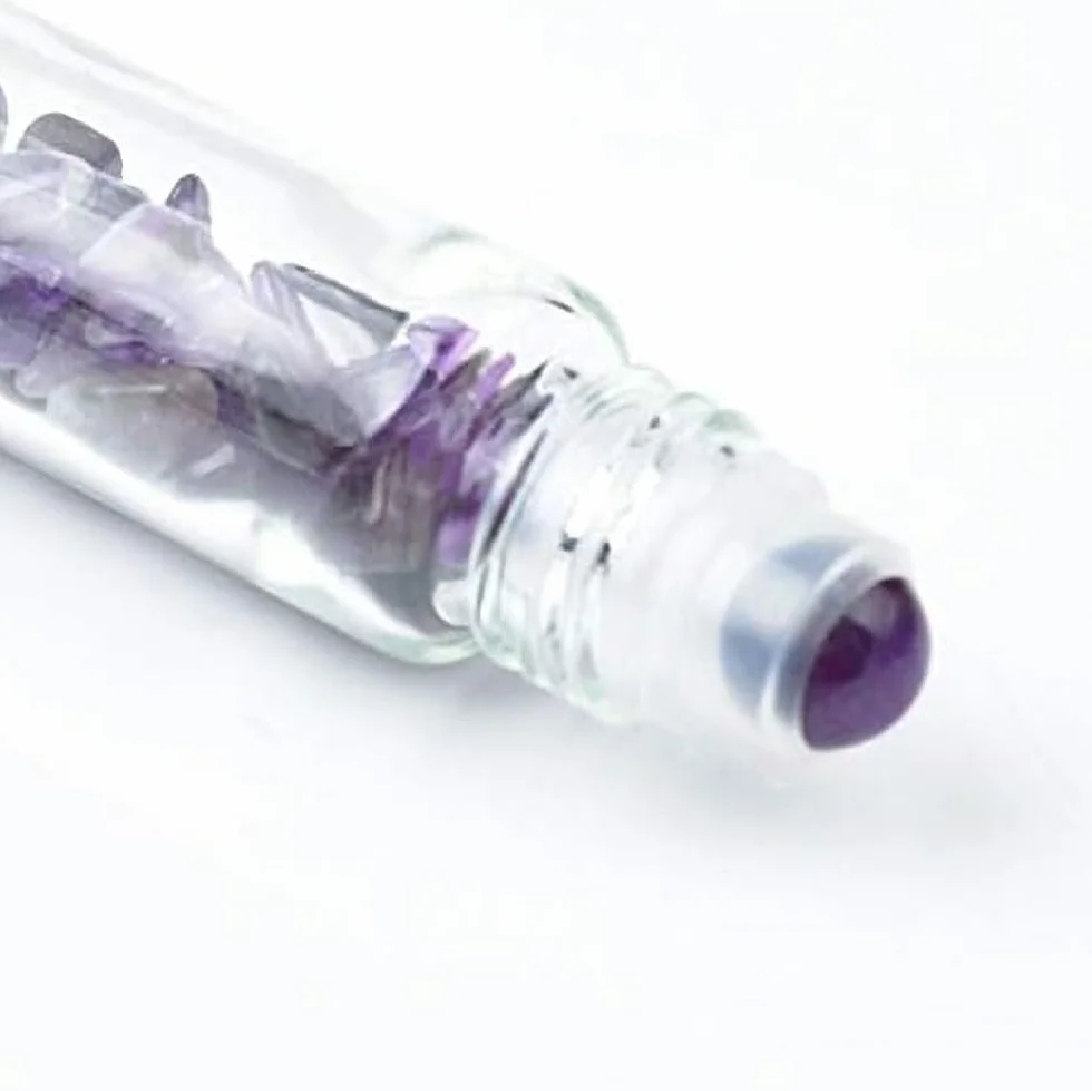 10 sztuk 10 ml butelek z kamieniami szlachetnymi, butelki na próbki z zatyczkami bambusowymi, wewnątrz kryształowe wiórki lecznicze do olejków eterycznych, perfum, aromaterapii