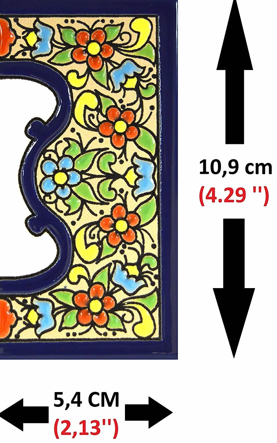 Pisma z numerami i literami. Polichromowane płytki ceramiczne, ręcznie malowane techniką suchej liny (cuerda seca) do tablic z numerami, nazwiskami, kierunkami i oznakowaniami. Personalizowany tekst,