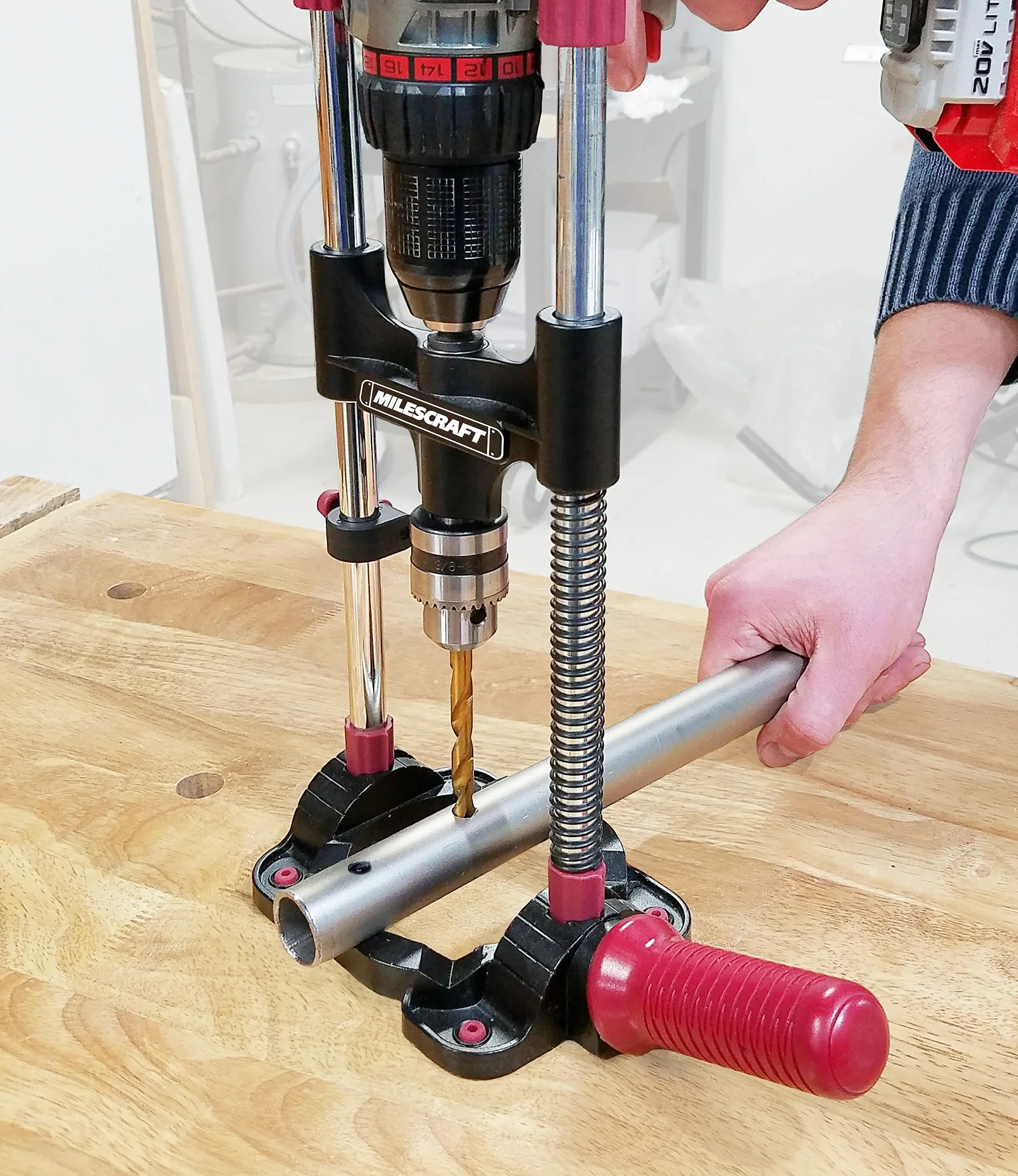 Milescraft 1318 DrillMate Portable mocowanie prowadnicy wiertarki samocentrująca podstawa 3/8"