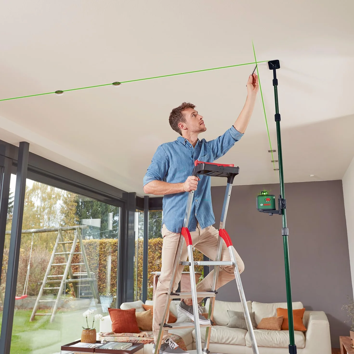 Bosch Kolumna teleskopowa TP 320 (regulacja wysokości w zakresie 106 – 320 cm umożliwia szybkie i elastyczne pozycjonowanie laserów krzyżowych, opakowanie kartonowe)