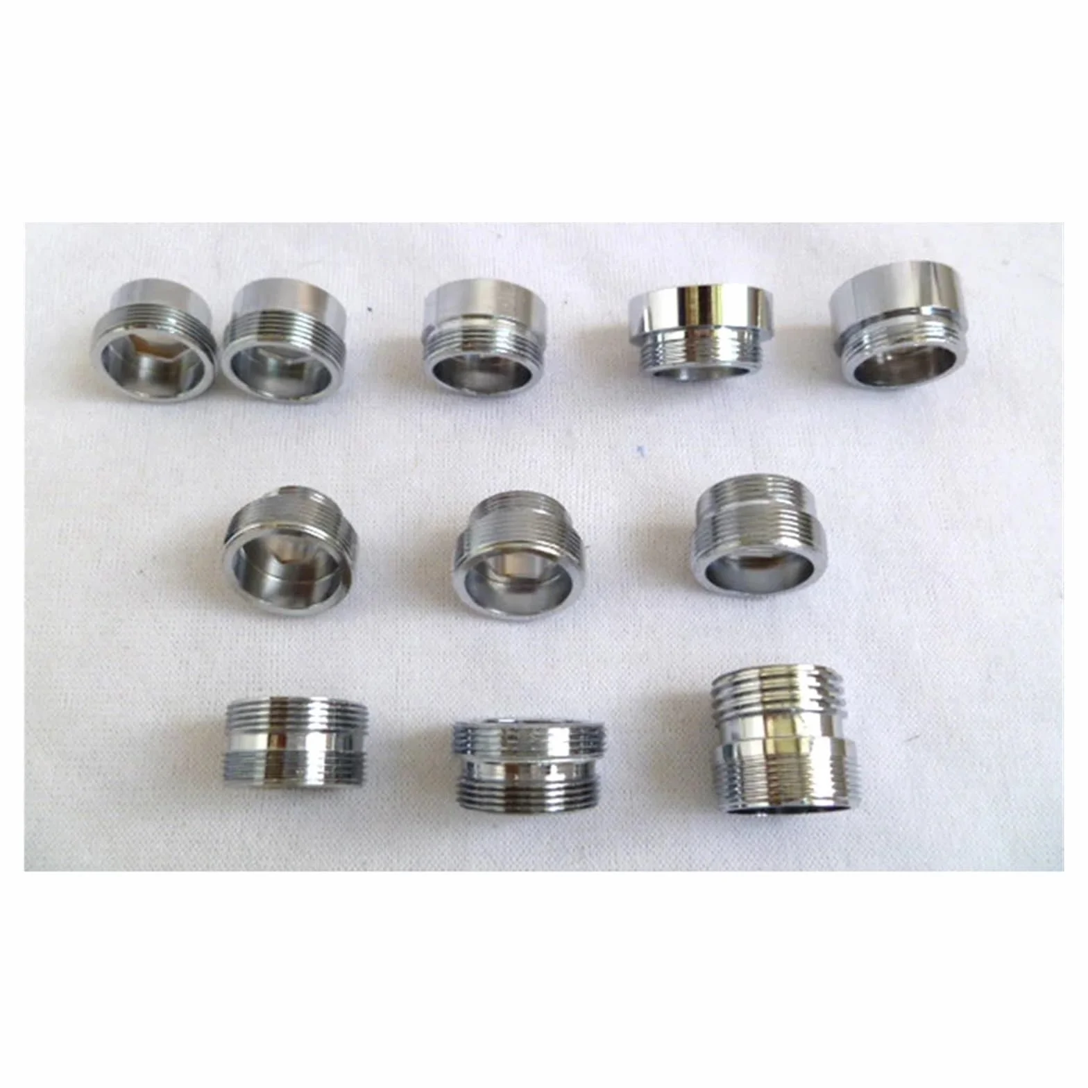 Mosiężny zestaw adapterów napowietrzacza do kranu - męski/żeński M22 M24 G1/2 "1.9 cm złączki rurowe do akcesoriów do oczyszczania wody - kompatybilny z M16 M18 M20 M28 rozmiary