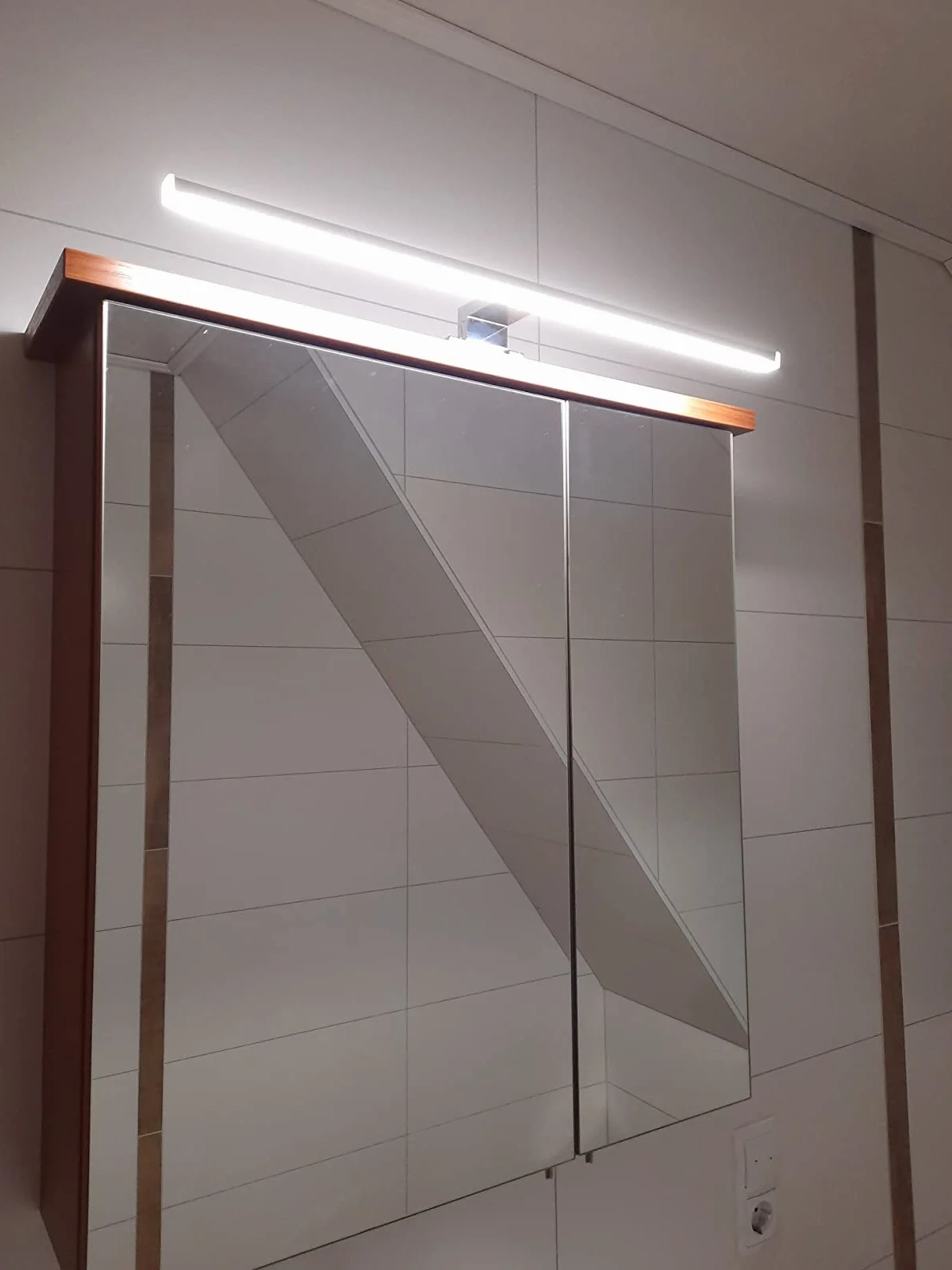 Oświetlenie lustra LED łazienka 10W 820LM 60cm neutralna biel 4000K Azhien, Slim 14mm szerokość montaż 3w1 IP44 230V kinkiet lampa lustrzana 600mm, bez migotania lampki lustrzane szafki łazienkowej