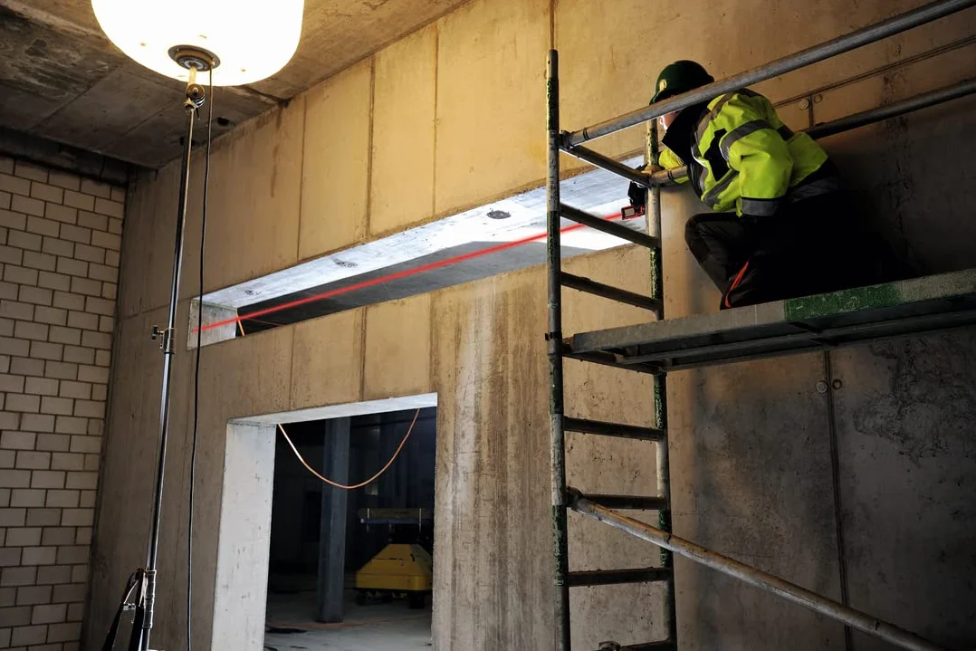 Hilti 2062050 PD-E Miernik lasera odległości (do 200 m, ze zintegrowanym wizją, dla unikalnego i ciągłego pomiaru z cyfrowym poziomem pęcherzyka i ekranu zewnętrznego, pomiary pamięci 30.