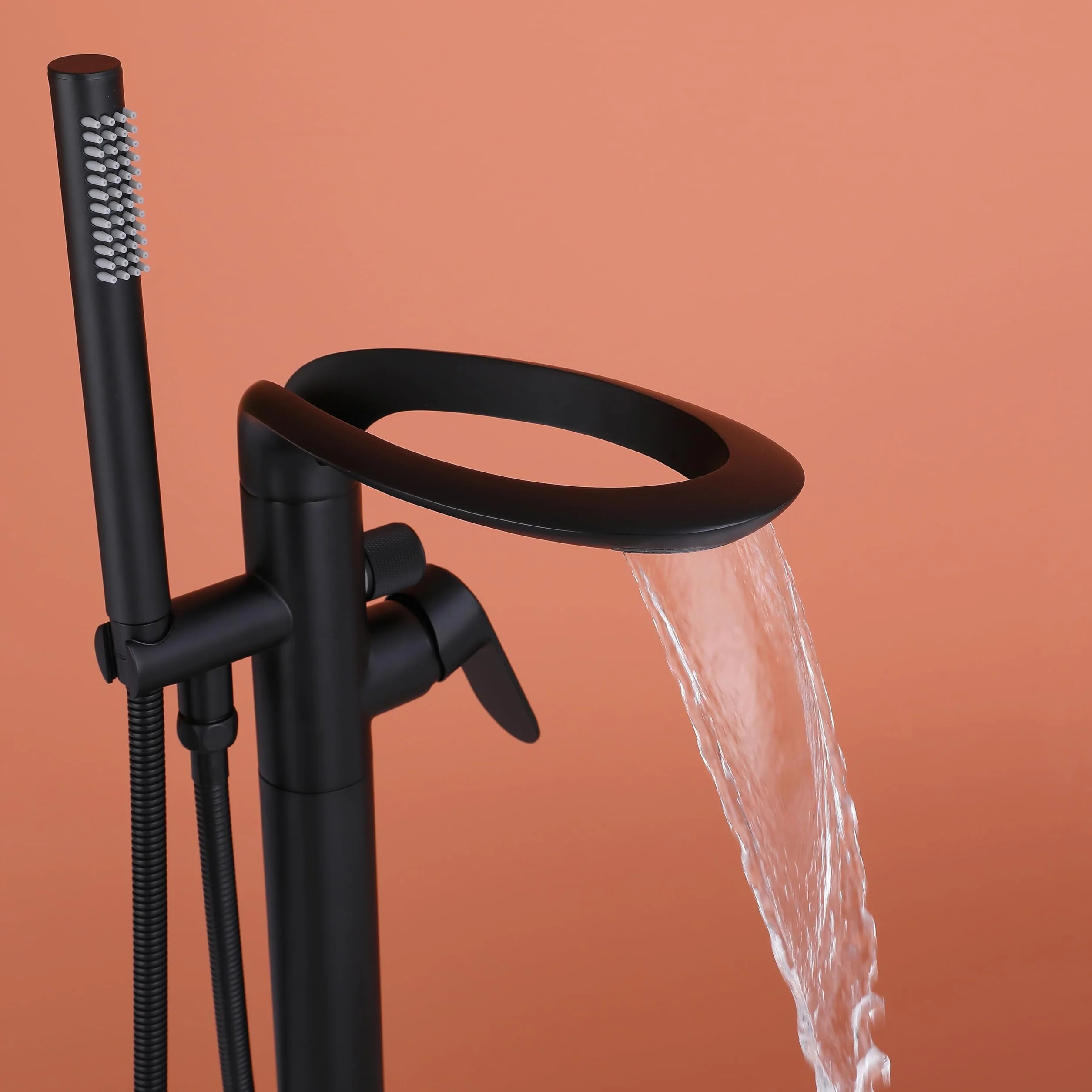 Wolnostojąca bateria wannowa z ręcznym prysznicem 2-trybowy czarny do montażu na podłodze kran mieszający do wanny nowoczesny wodospad design stylowa i funkcjonalna armatura łazienkowa