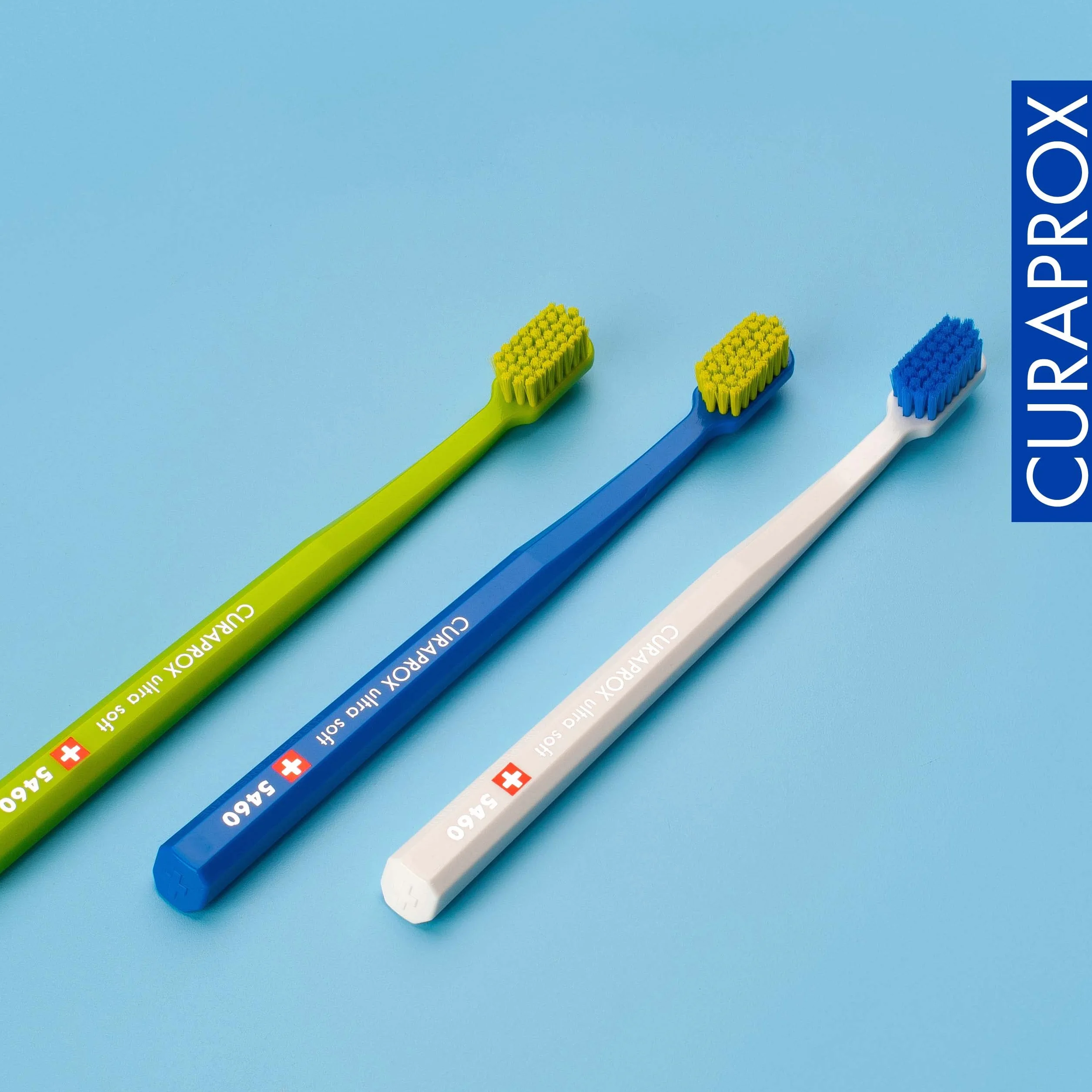 Curaprox CS 5460 Ultra-miękka szczoteczka do zębów | Losowy kolor | Pielęgnacja dziąseł i zębów dla dorosłych | Ultra Miękkie włosie Curen® | pojedyncze opakowanie | Wyprodukowano w Szwajcarii