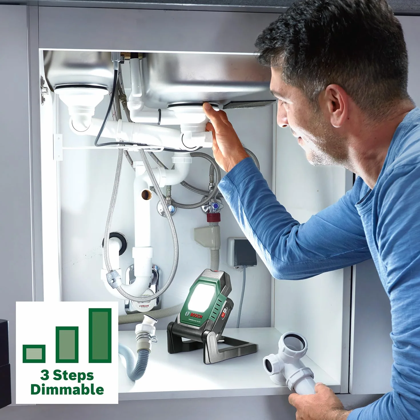 Bosch akumulatorowa lampa robocza LED/lampa budowlana/przenośny naświetlacz UniversalWorkLight 18V-2100 (maks 2100 lumenów, 3 ustawienia jasności, głowica składana w 10 stopniach, bez akumulatora)