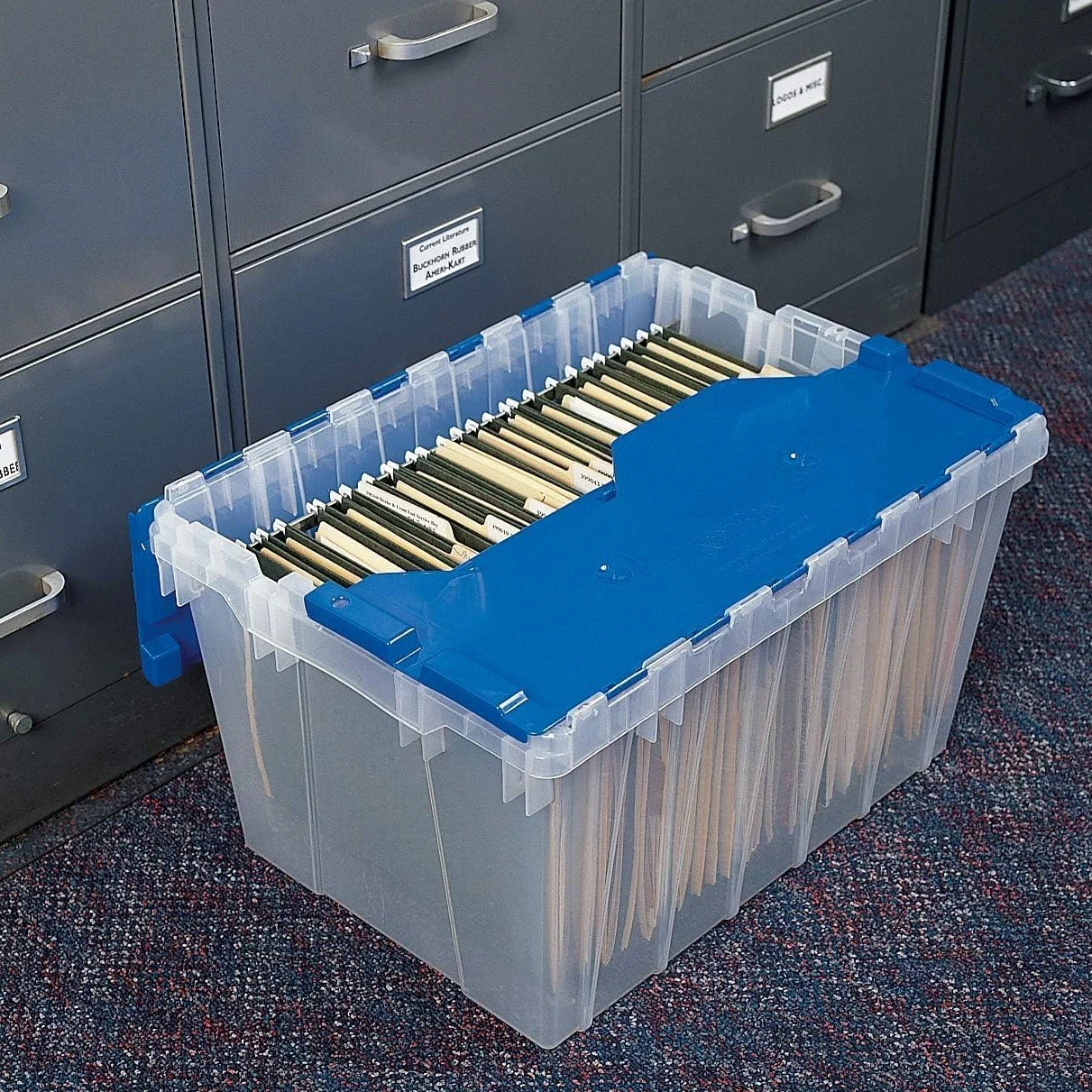 Akro-Mils 66486 FILEB 12-galonowe plastikowe pudełko na dokumenty do przechowywania z dołączoną pokrywką, 53 cm na 38 cm na 30 cm półprzezroczyste, 1 opakowanie