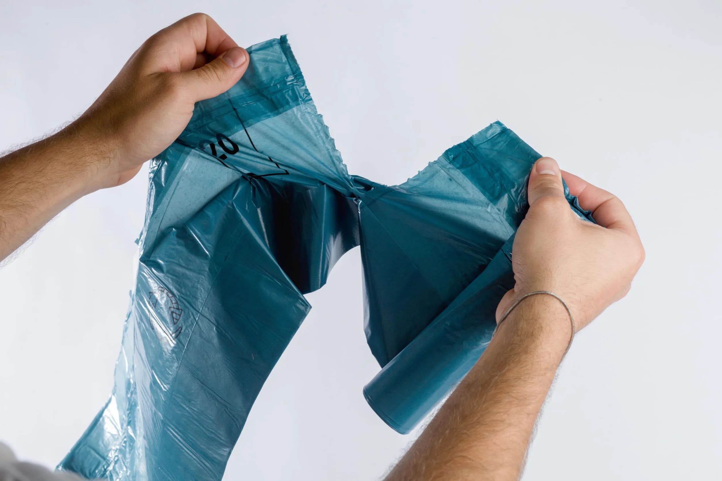 TSP worki na śmieci z recyklingu, 20 l, co najmniej 90% z odpadów pocztowych (PE), certyfikat Niebieski Anioł, bezpieczne i odporne na rozerwanie, do odpadów resztkowych i materiałów wtórnych (20 litrów (15 sztuk)
