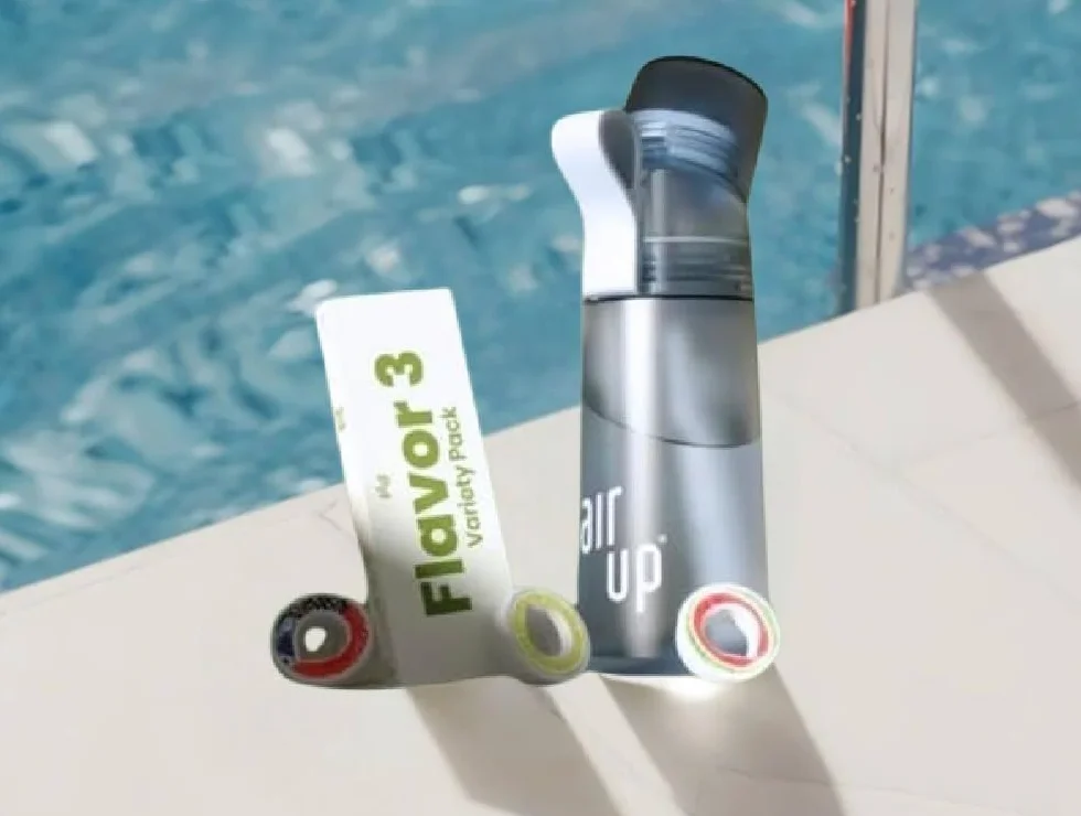 air up® butelka na napoje (600 ml) do szkoły, sportu, siłowni | w zestawie 5 bezcukrowych wkładów zapachowych i słomka | butelka na wodę w kolorze niebieskim z aromatem - również dla dzieci, chłopców