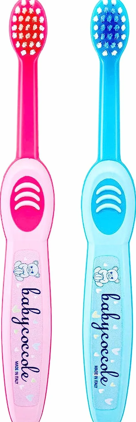 Babycoccole Szczotka BABY 6-36 miesięcy. Niebieski lub różowy, idealny dla zębów noworodków i dzieci do 3 lat. Super miękkie, delikatne włosie na dziąsłach i zębach. Głowica w kształcie i zaokrąglona.