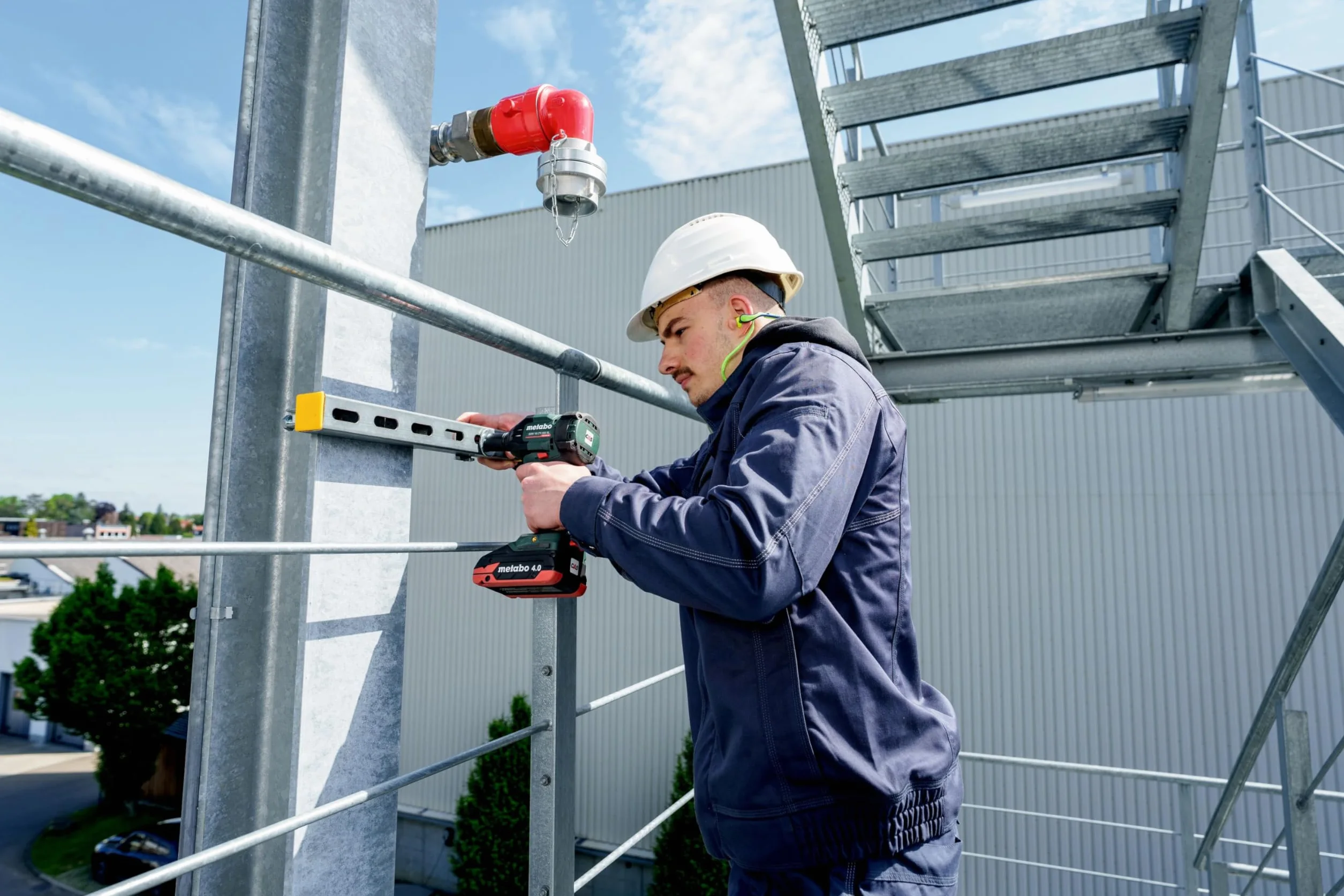 metabo Akumulatorowa wkrętarka udarowa SSW 18 LTX 550 BL – 18 V, 550 Nm, 1/2" czworokątna – bezszczotkowa, poręczna, LED, do budowy drewna, wymiany opon, montażu przemysłowego – w zestawie 2