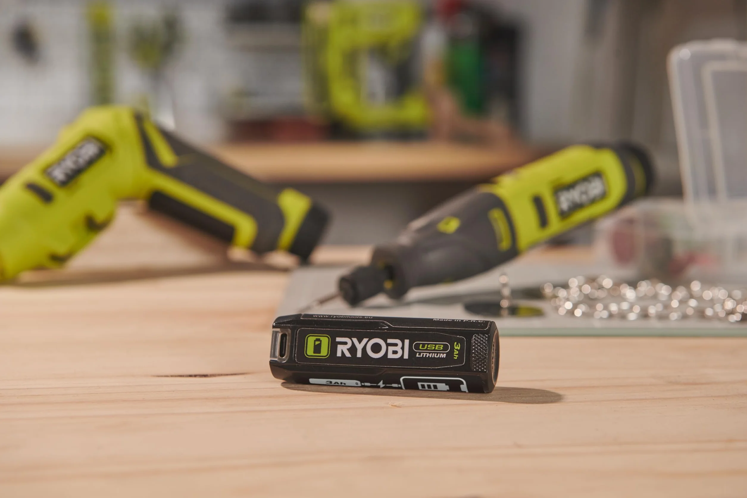 RYOBI RB4L30 akumulator litowy USB 4 V 3,0 Ah i powerbank