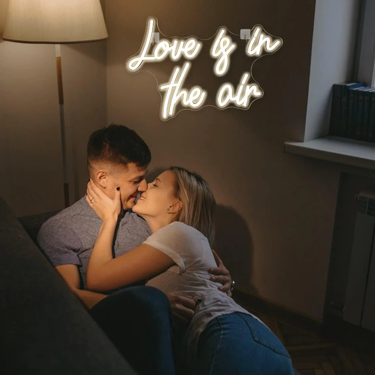 Looklight Neonowy znak "Love is in The Air", ciepła biel, LED, do dekoracji ścian, zasilany przez USB, litera, neonowa lampa, do sypialni, domu, baru, zaręczyn, na ślub, urodziny, przyjęcie, prezent