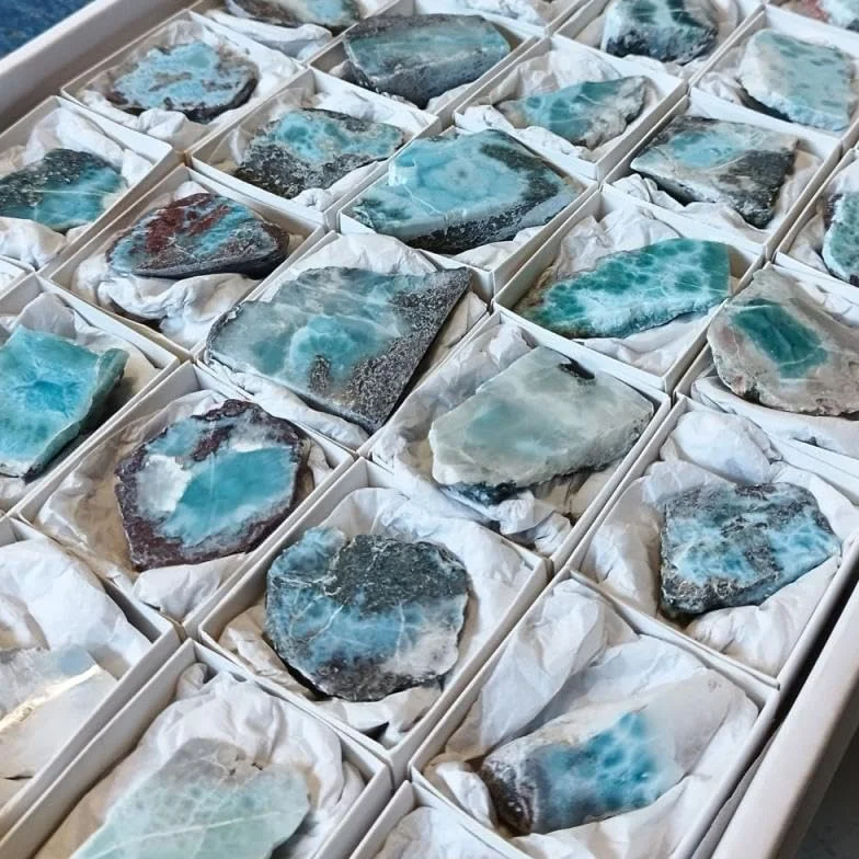 TENET - Naturalny surowy kamień do medytacji kryształowej reiki (LARIMAR LASTRA 4-5 CM)
