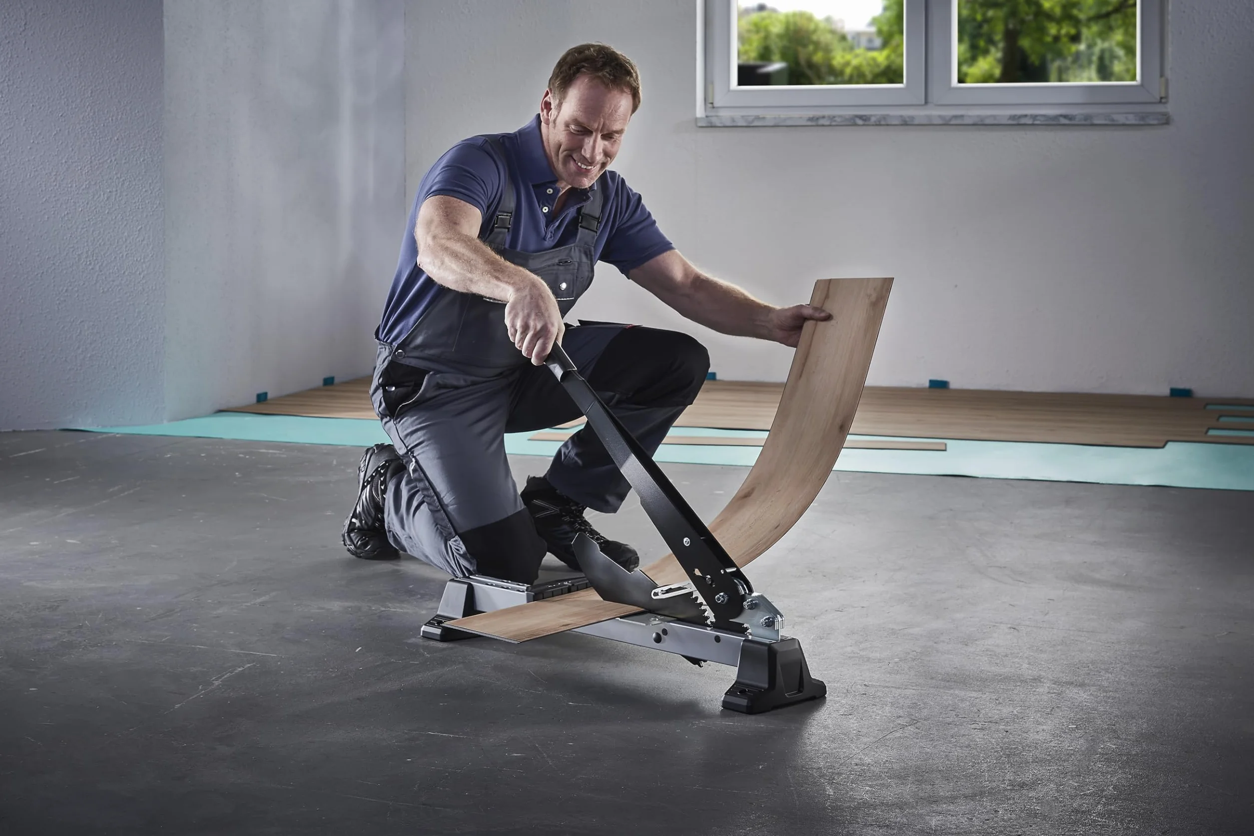 wolfcraft I Przecinarka do winylu i laminatu VLC 1000 I 6940000 I do podłóg winylowych, laminowanych i designerskich I do grubości materiału do 14 mm i szerokości 370 mm I również do desek podłogowych ze zintegrowaną izolacją akustyczną