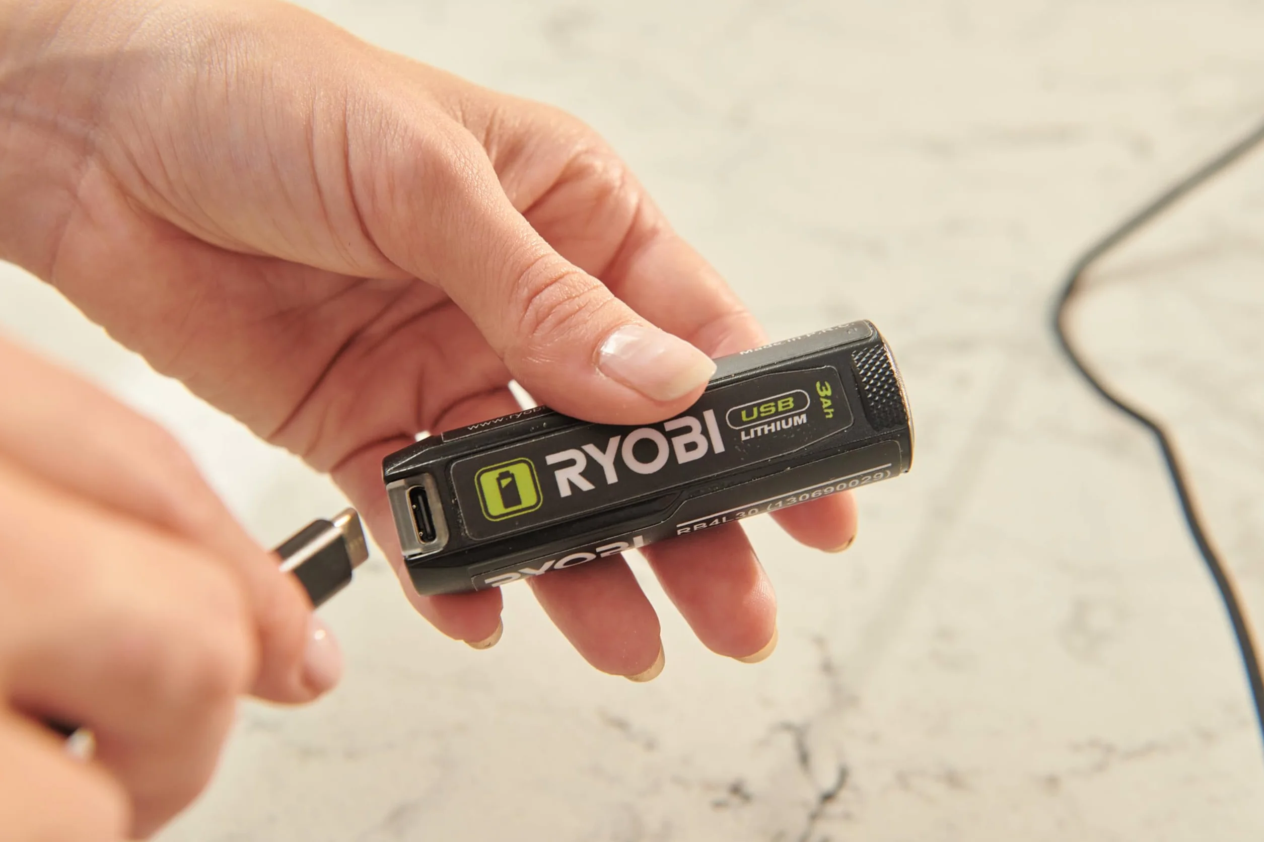 RYOBI RB4L30 akumulator litowy USB 4 V 3,0 Ah i powerbank