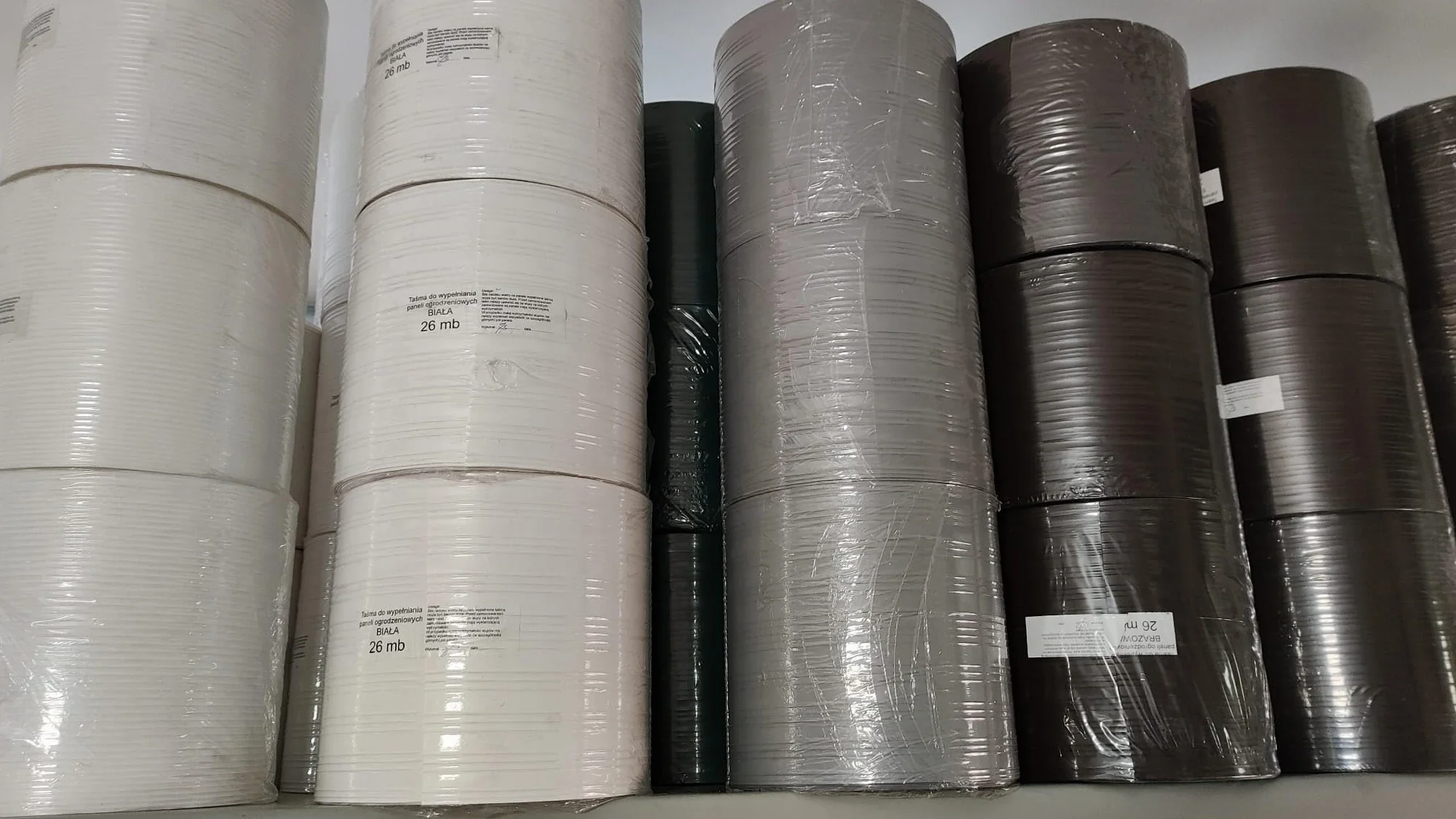 Taśma osłonowa PVC twarda do wypełniania paneli ogrodzeniowych 26mb (brązowa)