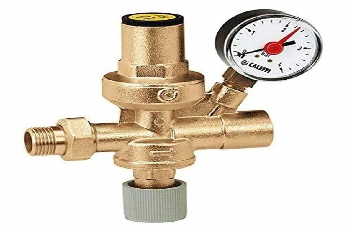 Caleffi 553140 Automatyczna jednostka do napełniania 1/2 cala z ręcznym kurkiem, sitkiem, zaworem zwrotnym i manometrem