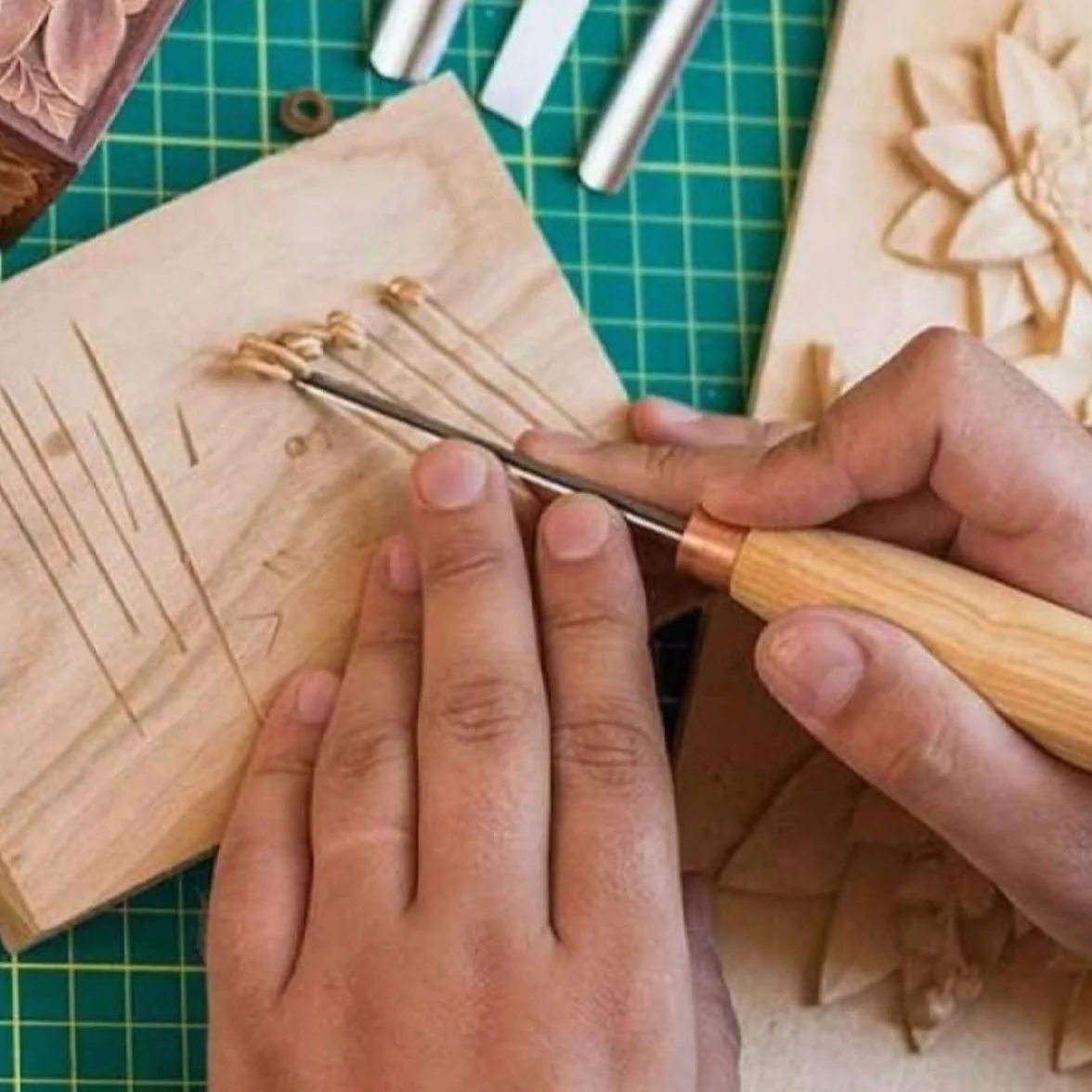 Zestaw 4szt. dłut rzeźbiarskich z paskiem polerskim Beaver Craft