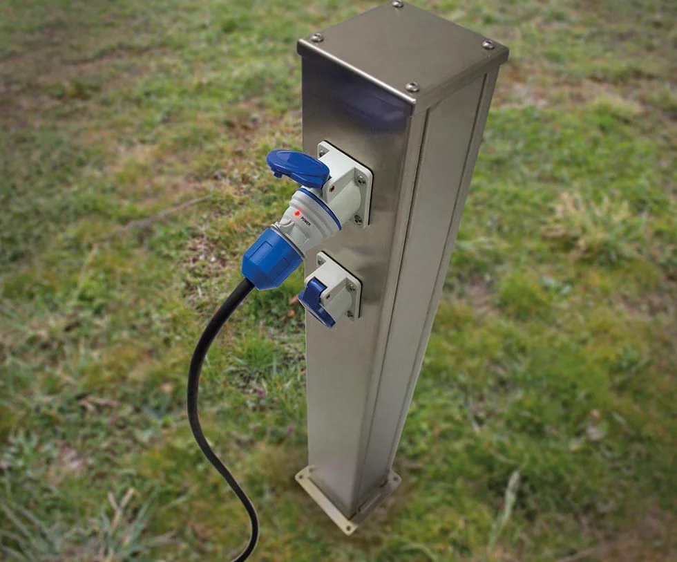as - Schwabe Kempingowy przewód adaptera CEE do przyczep kempingowych z instrukcją poliuretanową 1,5 m, wtyczka CEE + wskaźnik napięcia powerlight i złącze ze stykiem ochronnym, IP44, + nasadka