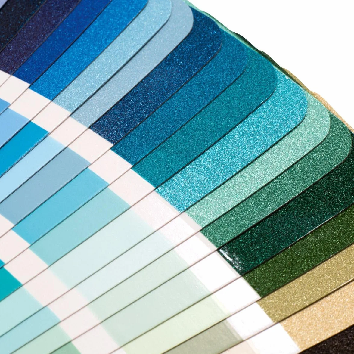 RAL E3 Colour Chart, 70 kolorów metalicznych w błyszczącym wykończeniu, 420 kolorów standardowych w półmacie