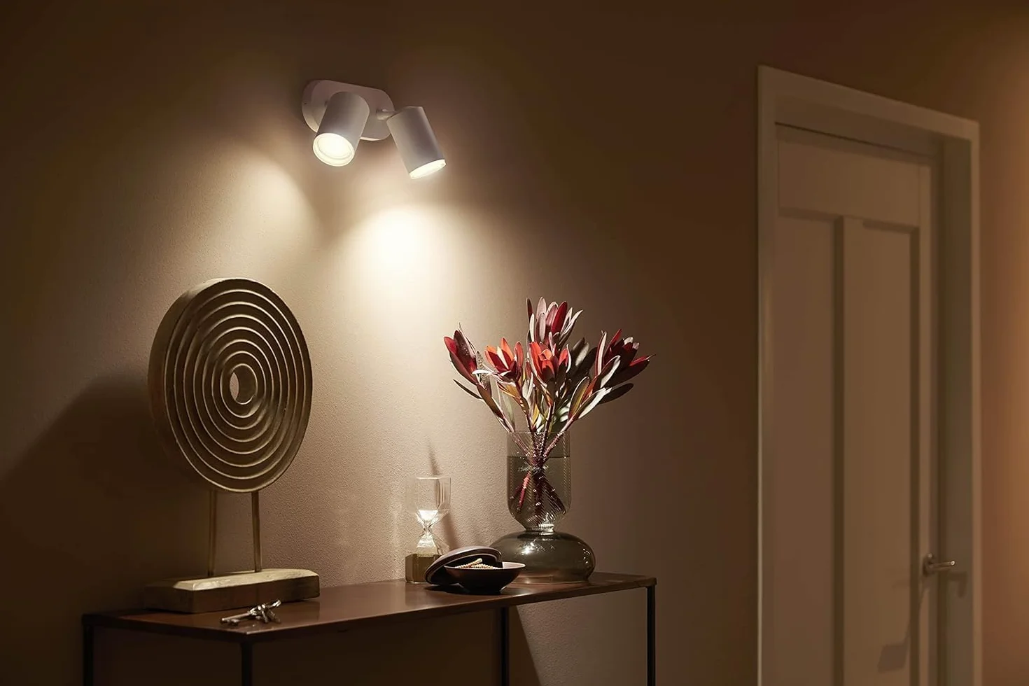 Philips Hue White & Color Ambiance Fugato Spot 2 flg, regulowany, 16 milionów kolorów, sterowany za pomocą aplikacji, kompatybilny z Amazon Alexa (Echo, Echo Dot)