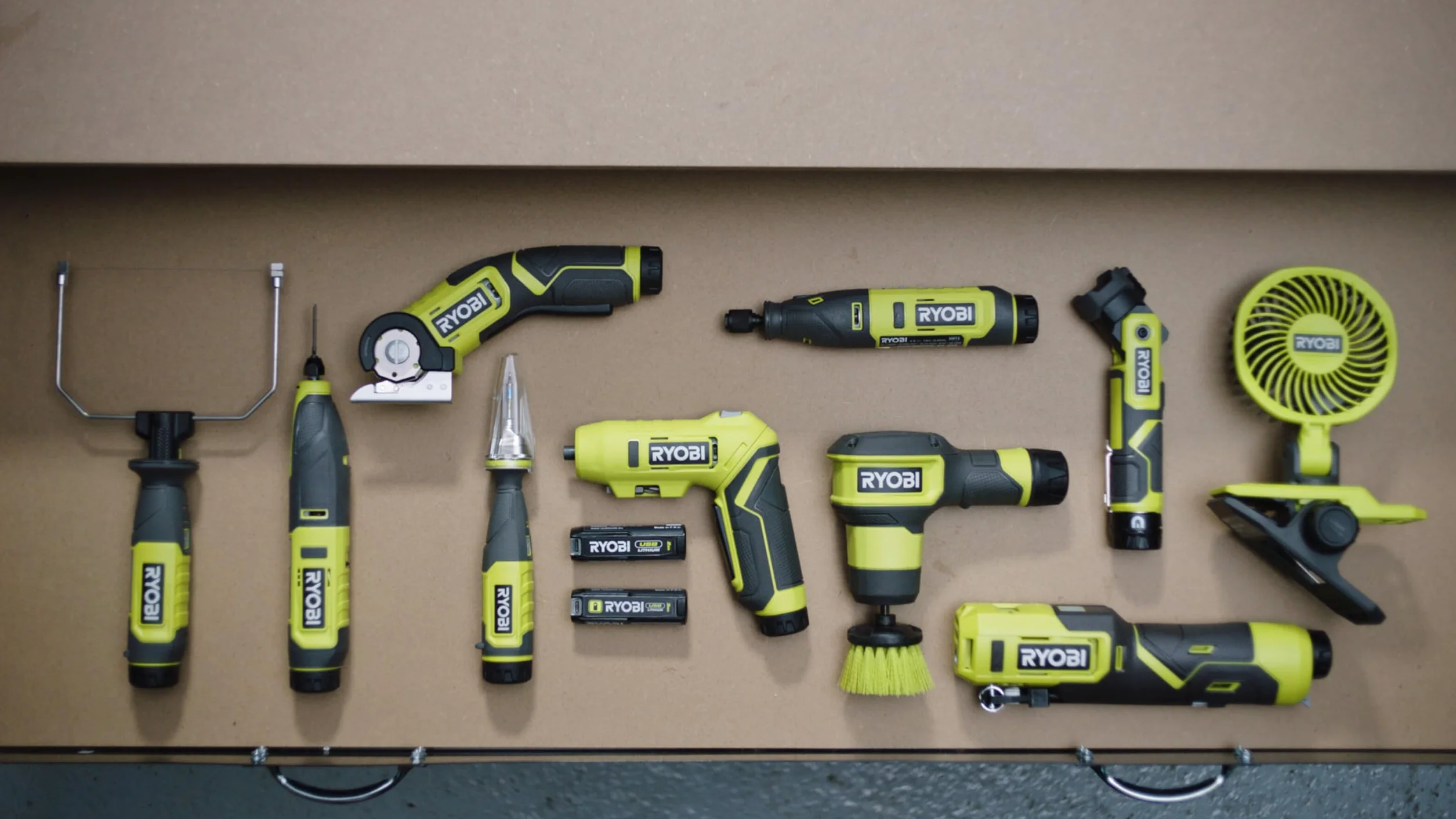 RYOBI RB4L30 akumulator litowy USB 4 V 3,0 Ah i powerbank
