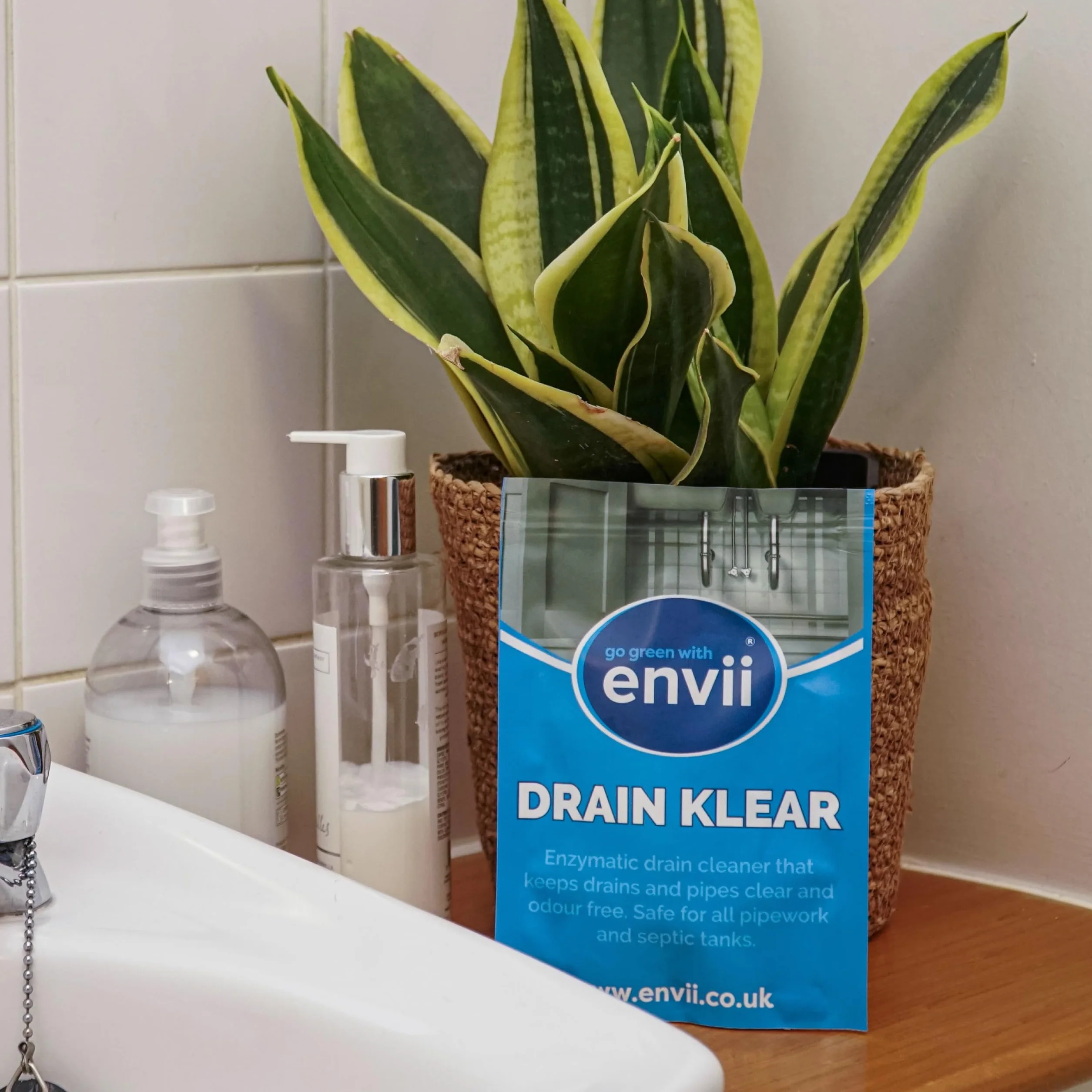 envii Klear odpływowy - naturalny enzymatyczny środek do czyszczenia odpływu, mocny odblokowywacz zlewu kuchennego do rur, eliminuje nieprzyjemny zapach i usuwa zatkane odpływy, bezpieczne dla szamba