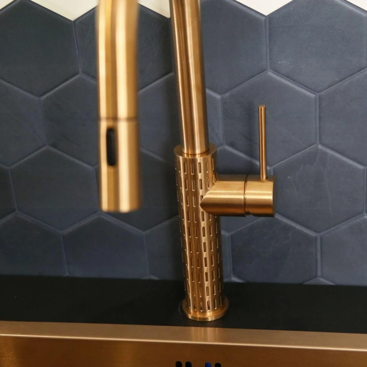 Essebagno Bateria zlewozmywakowa Architek z wyjmowanym prysznicem w szczotkowanej miedzi