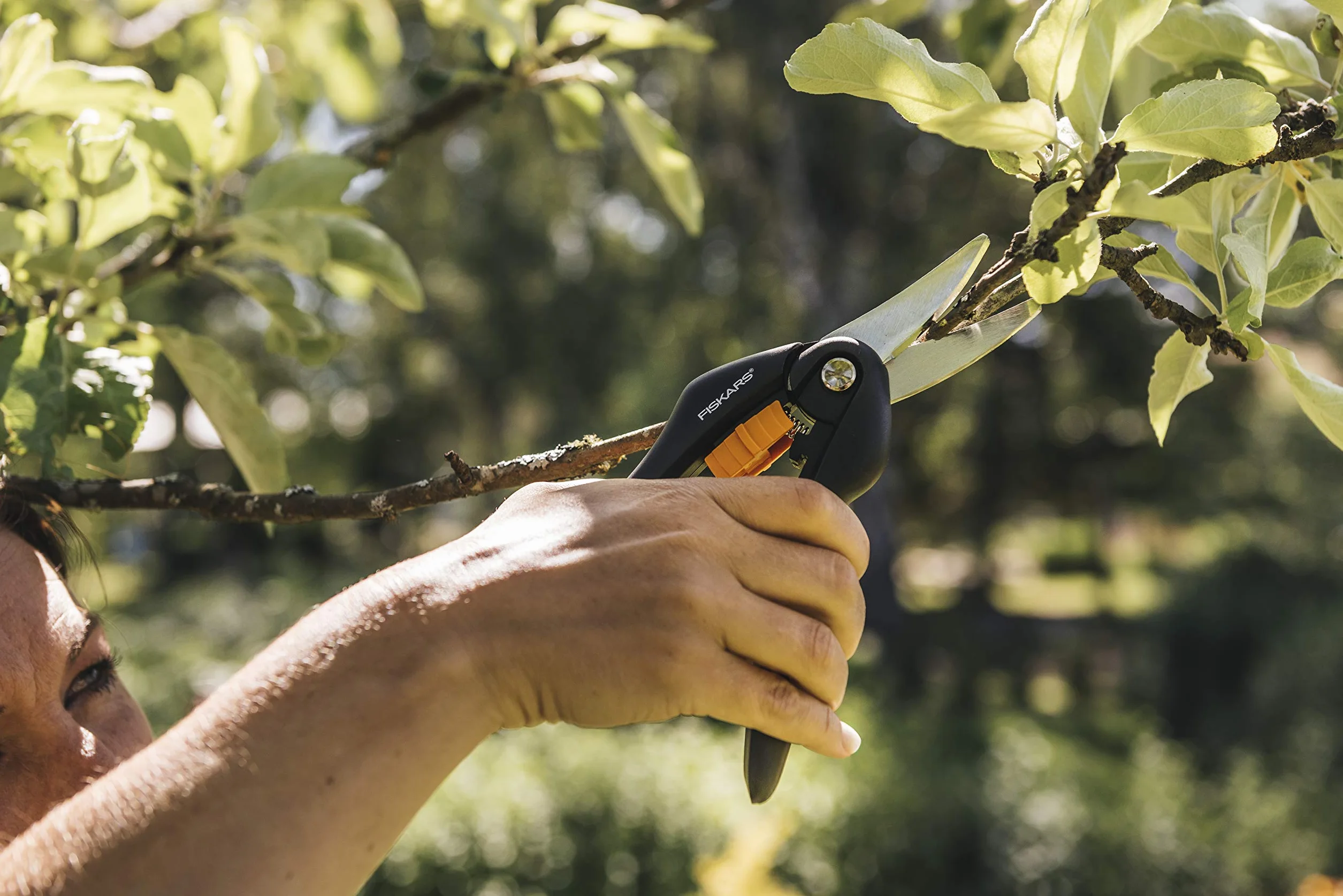 Fiskars Nożyce Uniwersalne, Długość: 20,8 cm, Wysokiej jakości stalowe ostrza, Czarno-pomarańczowe, SingleStep, SP28, 1000571