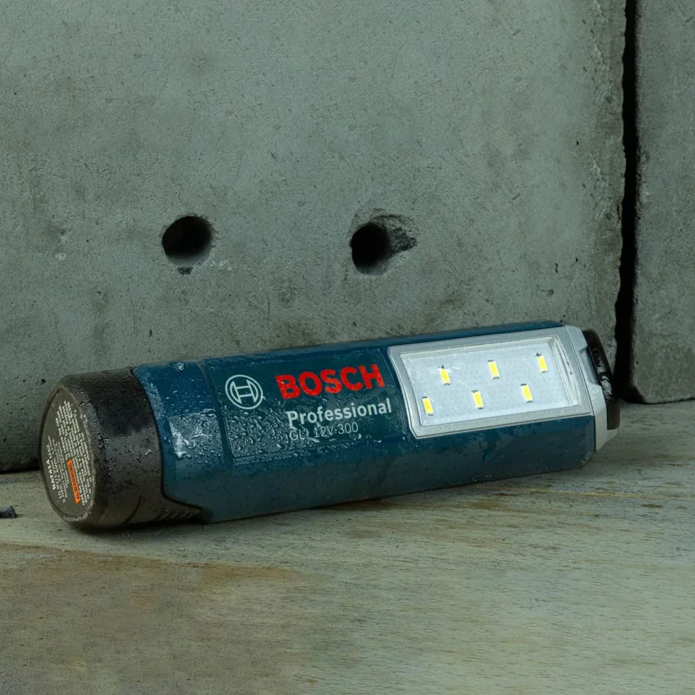 Bosch Professional system 12V: akumulatorowa lampa budowlana LED GLI 12V-300 (300 lm, bez akumulatorów i ładowarki, opakowanie kartonowe)