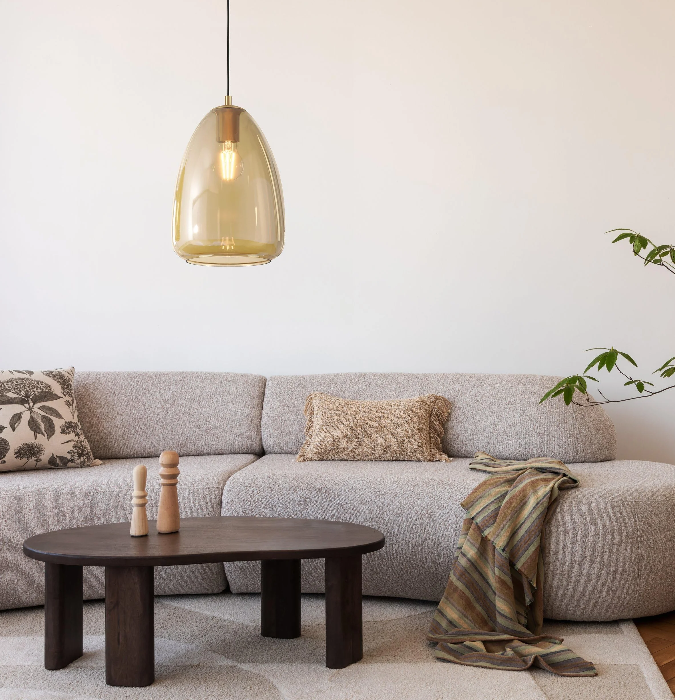 EGLO lampa wisząca Alobrase, lampka wisząca do jadalni | oświetlenie z metalu w kolorze szczotkowanego mosiądzu i szkła parzonego w kolorze bursztynowym, oprawka E27, Ø 30 cm