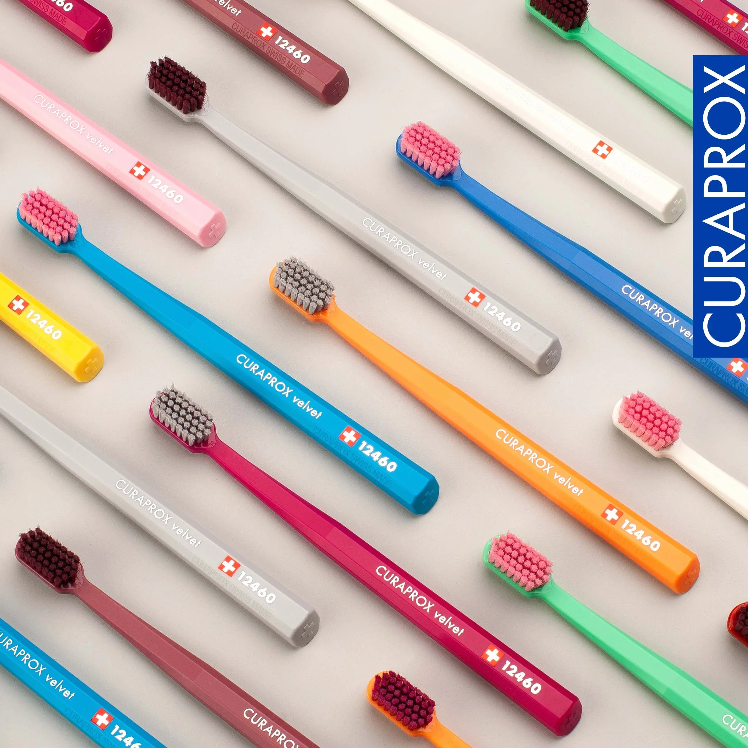Curaprox CS 12460 aksamitna miękka szczoteczka do zębów-wrażliwa | Ultra delikatne czyszczenie z 12 460 filamentami/pojedyncze opakowanie, Miedź Czerwono-bordowa/Made in Switzerland
