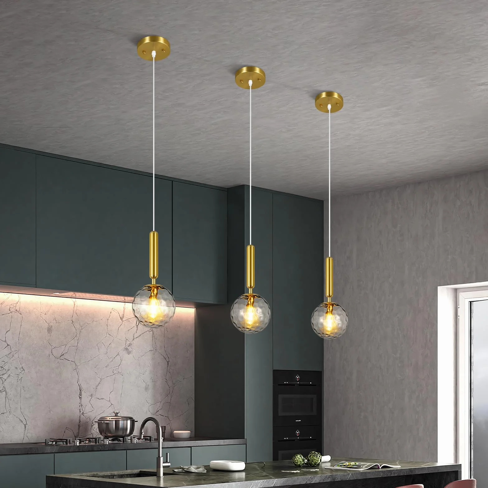 Nowoczesne złote wiszące światło dla wyspy kuchennej Mid-Century Wisiorek Światła z mleczno-białym kryształowym globusem Szkło Wisiorek Światła do sypialni Jadalnia (1-Pack)