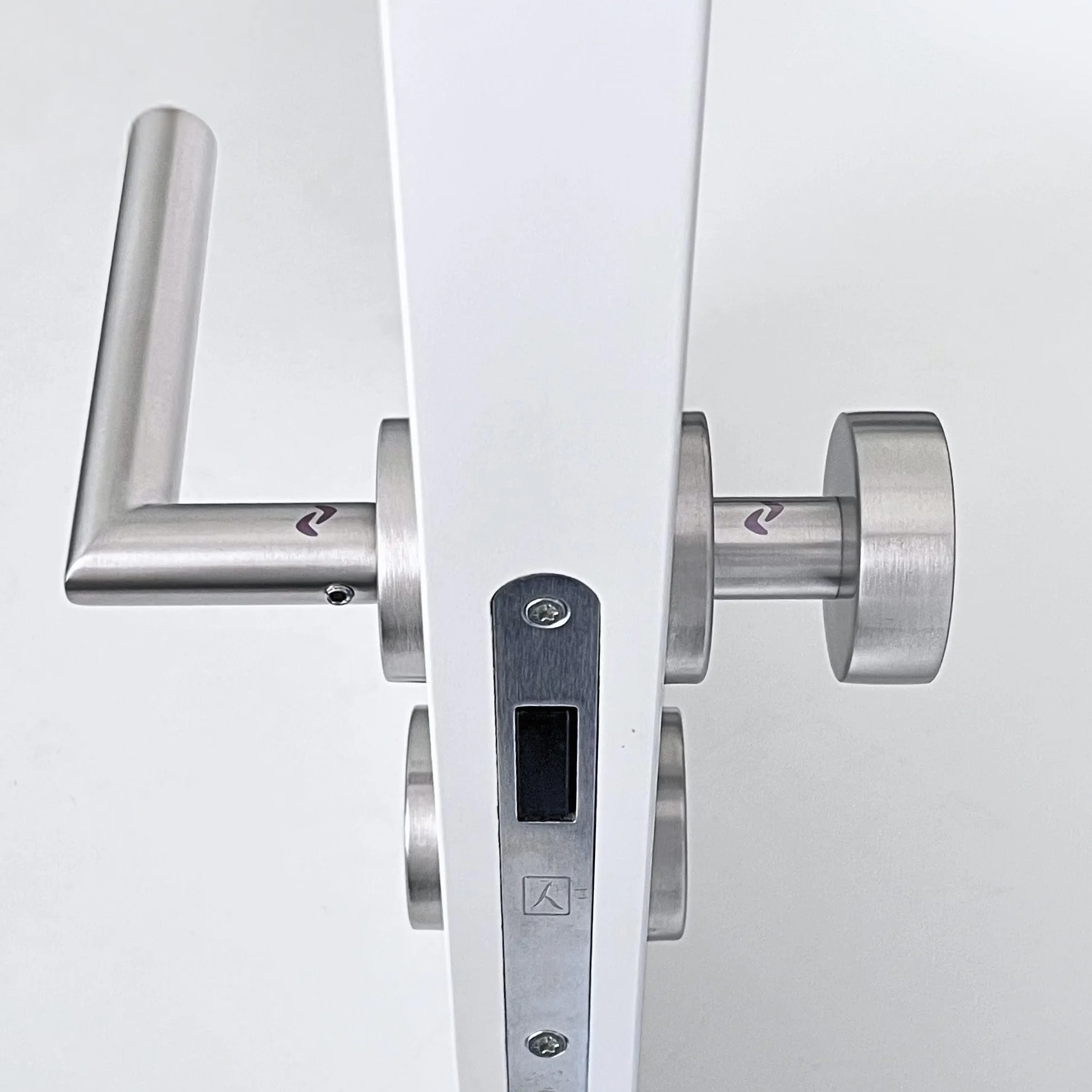Sempro Livia R2 Zestaw klamek ze stali nierdzewnej z nieruchomą gałką na rozetach okrągłych 8x8 10x10 mm