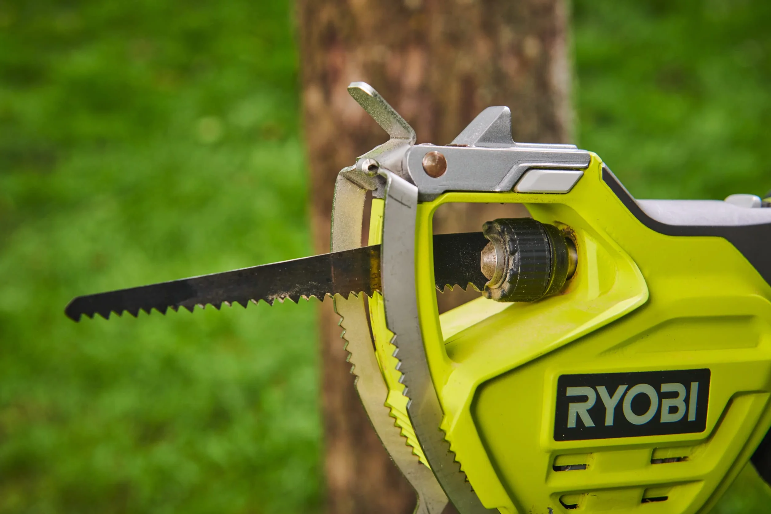 Ryobi Miniaturowa Pilarka Szablasta 18V RY18PSA-0, Średnica Cięcia 80 mm, Wersja bez Akumulatora i Ładowarki