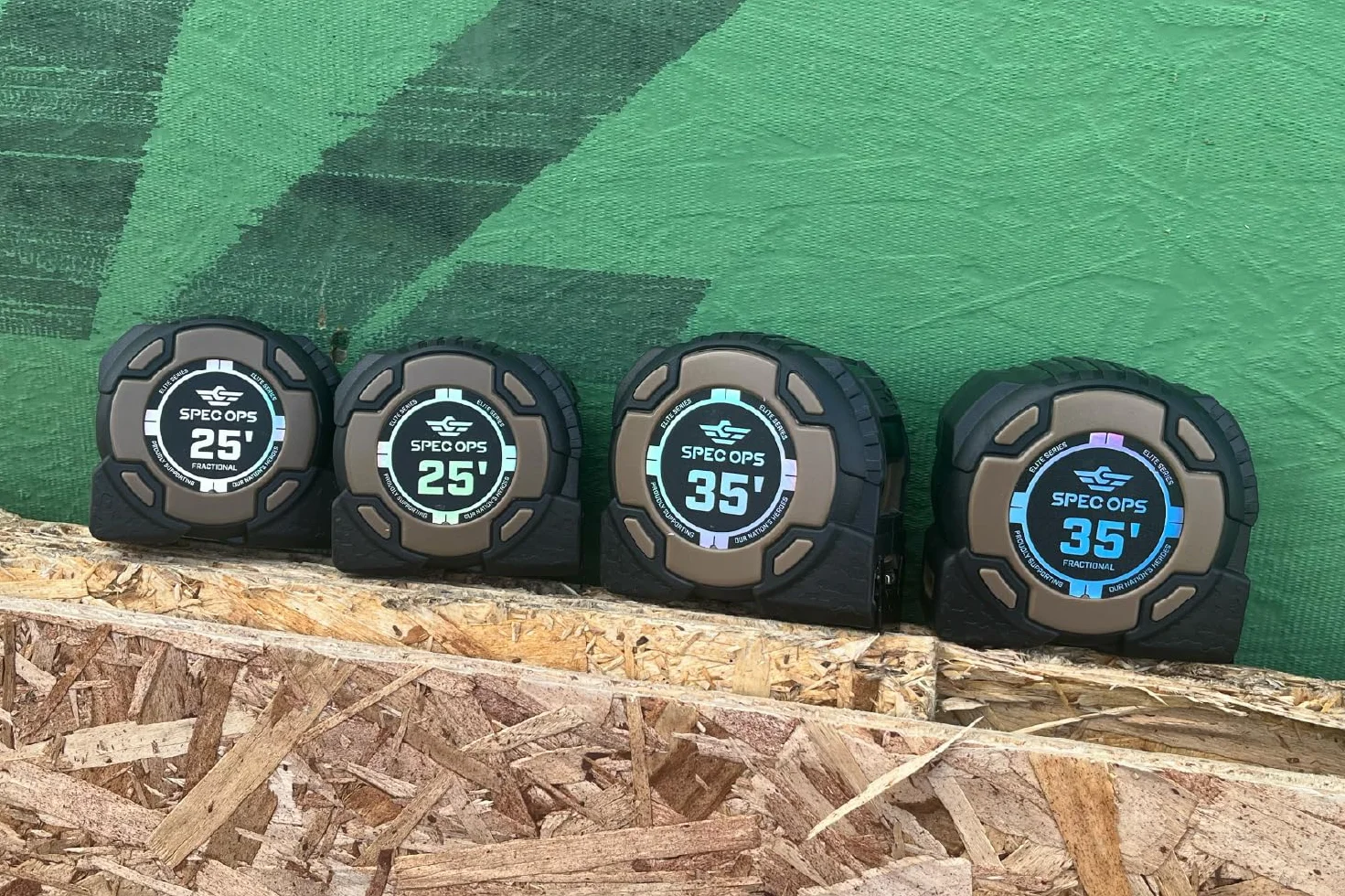 Spec Ops Tools Taśma magnetyczna z serii Elite, dwustronne ostrze 3,6 cm, zawiera oznaczenia ułamkowe, 30 m wyróżniających się, obudowa kompozytowa klasy wojskowej, 3% przekazane weteranom