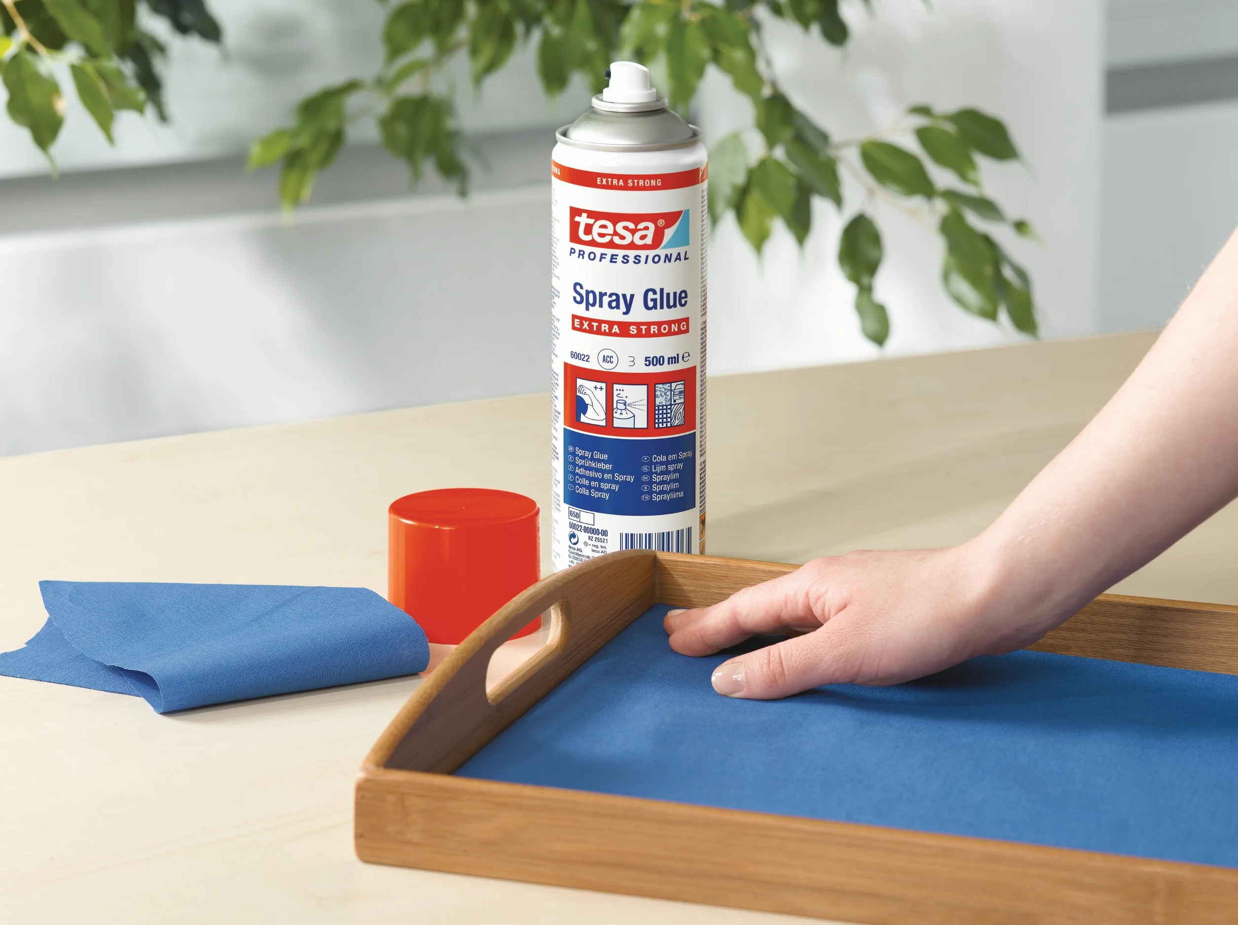 tesa klej natryskowy bardzo mocny - mocny klej natryskowy do lekkich i średnich materiałów z gładkimi do nierównych powierzchni - bez silikonu - 500 ml